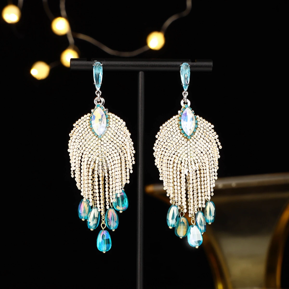 

1 Pair Elegant Luxury Sparkling Long Tassel Blue Crystal Decoration Lady Eardrop For Women Daily And Party, Wedding Wear