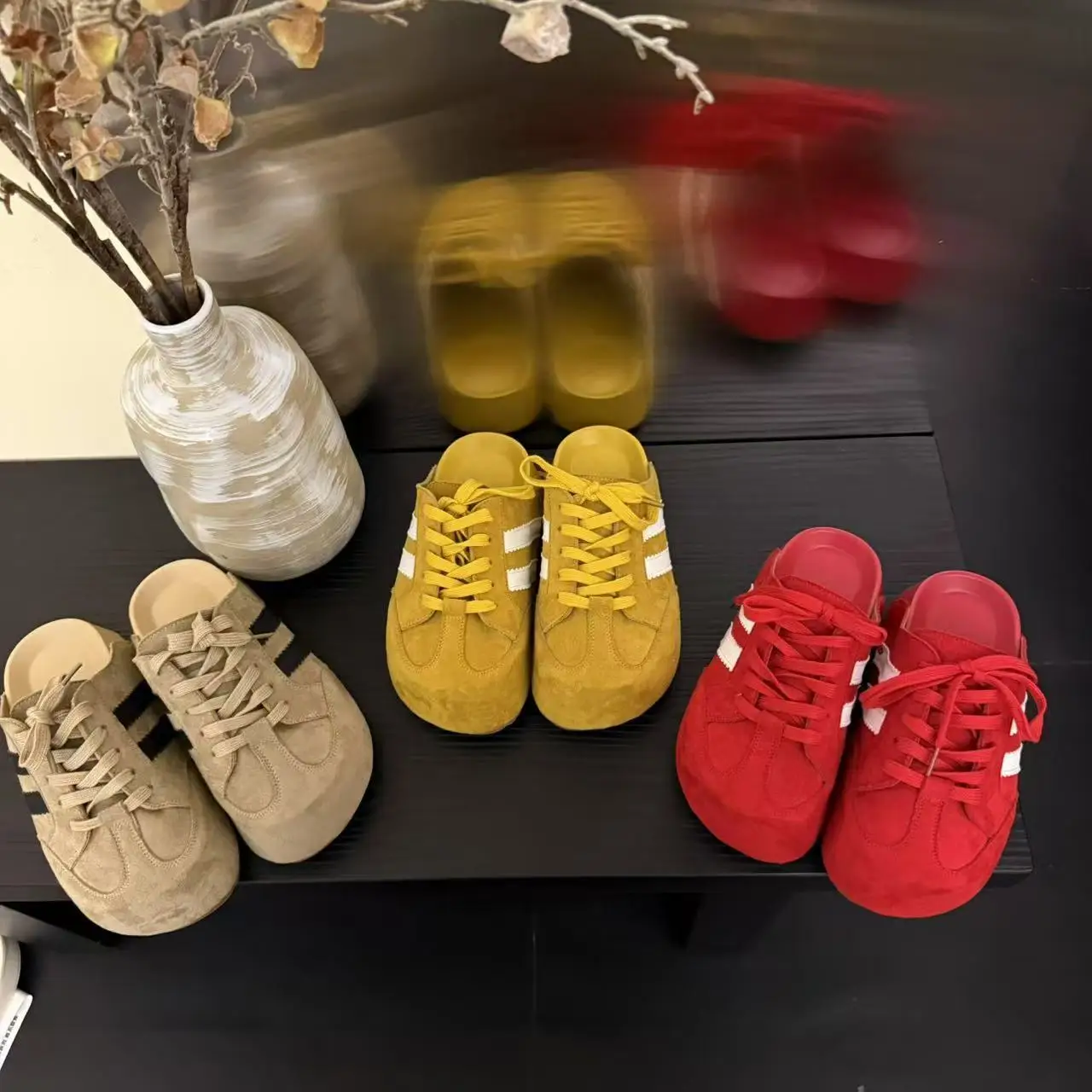 

Ladies Slippers in Summer Fashion and Leisure with Square Toe Lace-up Decorative Slippers in Baotou Anti-slip Sports Slippers.