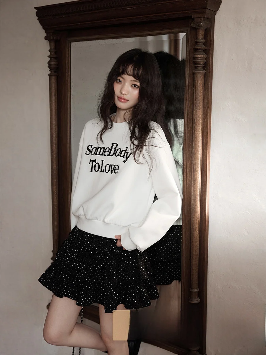 

Весенний сезон: Женский свитшот без капюшона в корейском стиле с буквенным принтом, белый, свободного кроя, с вышивкой, модный, весна 2026
