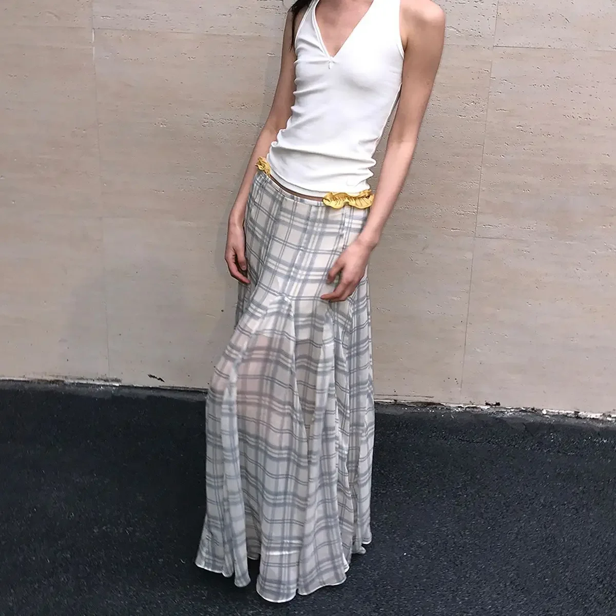 

Irregular Checkered Fish Tail Decoration Makes The Body Appear Slim, Slightly Transparent, And Gentle. Half Body Skirt