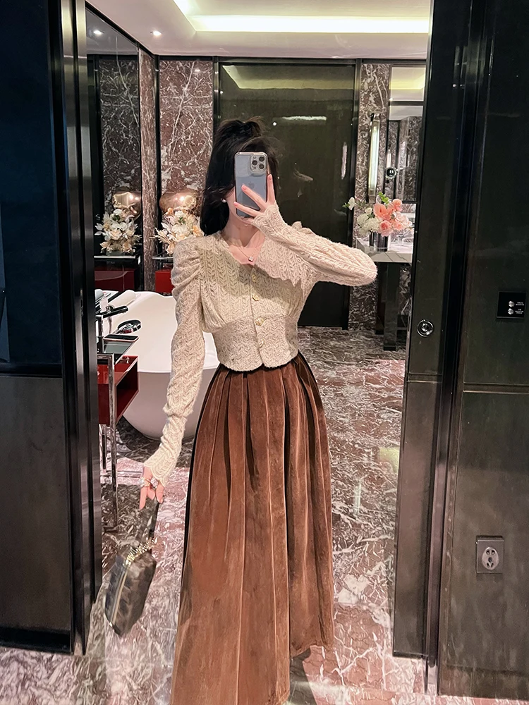 

Женский винтажный костюм Better LS в гонконгском стиле: топ с кружевными рукавами-фонариками и бархатная юбка, комплект из двух предметов