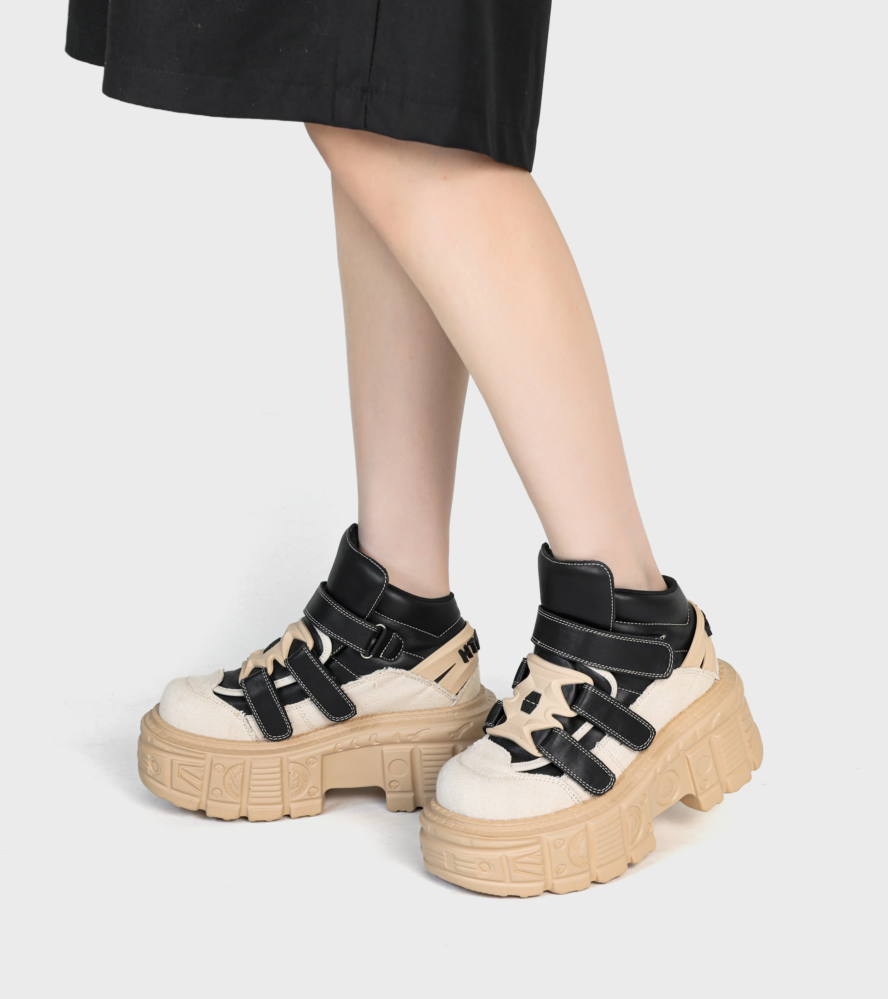 Gothic Enkel Rock Laarzen 2025 Vrouw Sneakers Nieuwe Punk Stijl Vrouwen Schoenen Lace-up Hak Hoogte Platform Schoenen Vrouw metalen Decor
