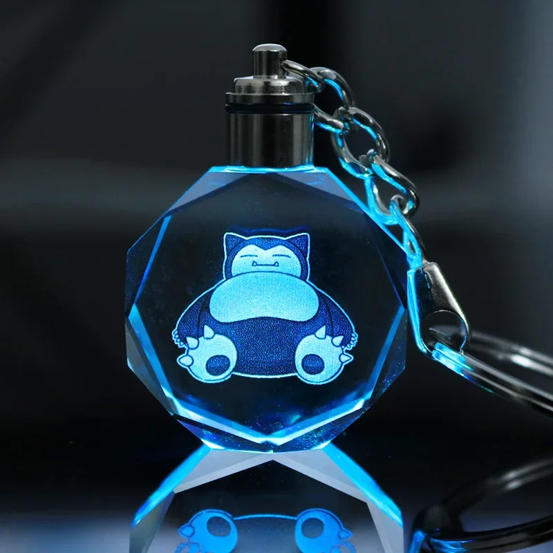 Anime Pokemon Bunte Kristall-Lampe Schlüsselanhänger Cartoon Pikachu Actionfiguren Glas-Anhänger Nachtlicht Schlüsselring Kette Spielzeug Geschenke