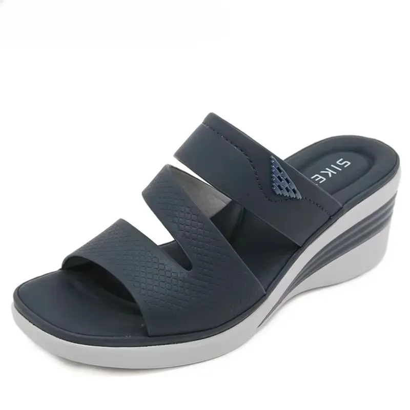 شباشب نسائية جديدة لعام 2025 صنادل نسائية غير رسمية بكعب عالي صنادل عصرية مفتوحة من الأمام أحذية صيفية روما للنساء