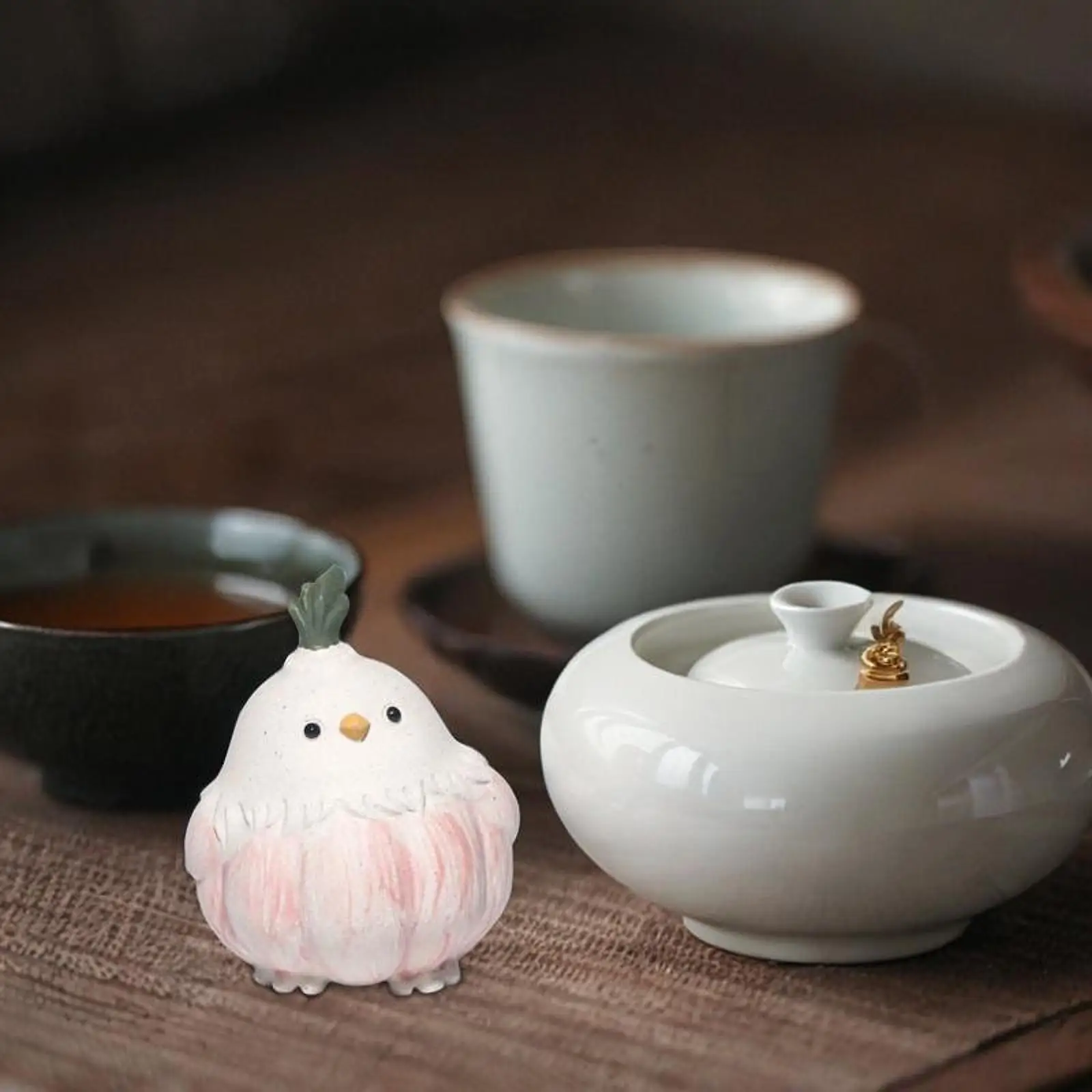 

Tea Pet Ornament Art Craft Cute Tea Play House Warming Gift Garlic Bird Figurine for Tea Lover Friend Home Shelf Desk Yoga Room