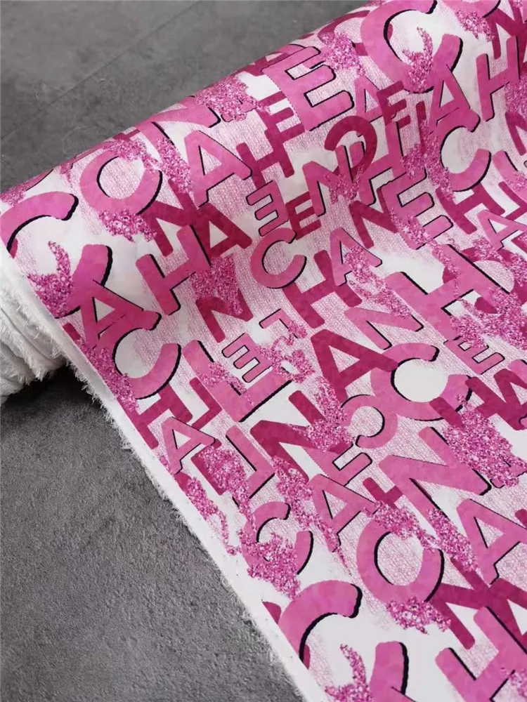 

Розовая эластичная шелковая ткань с буквенным принтом, летняя шелковая ткань Dr, домашняя губка, DIY Crt European Sle