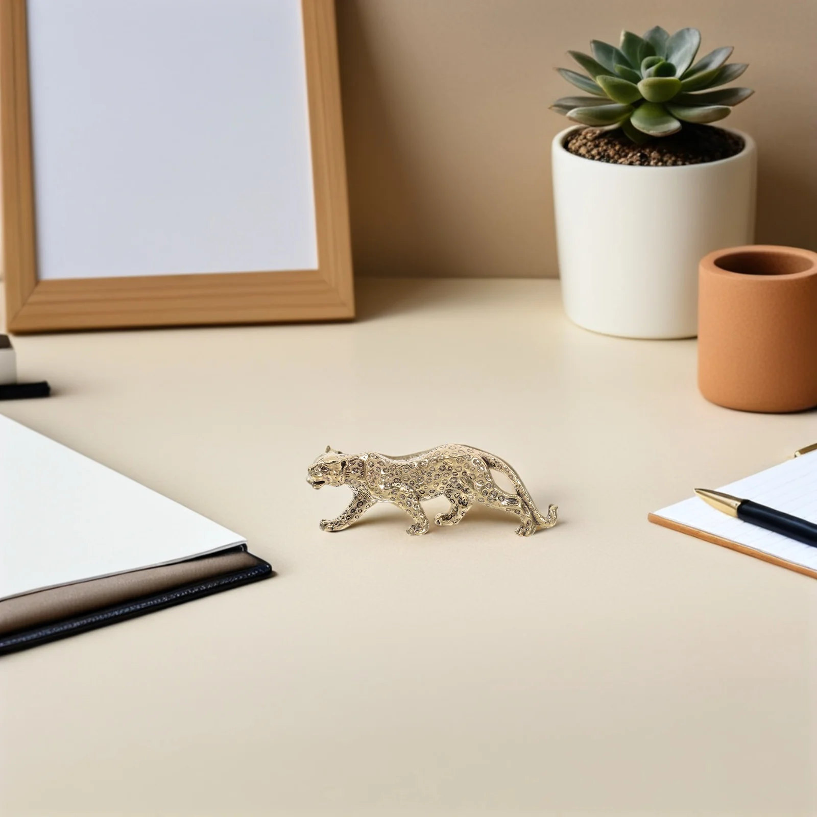 

2Pcs Leopard Sculpture Brass Decor Feng Shui Desktop Ornament Retro Design Home Office Decoration Statue Ornament Figurine