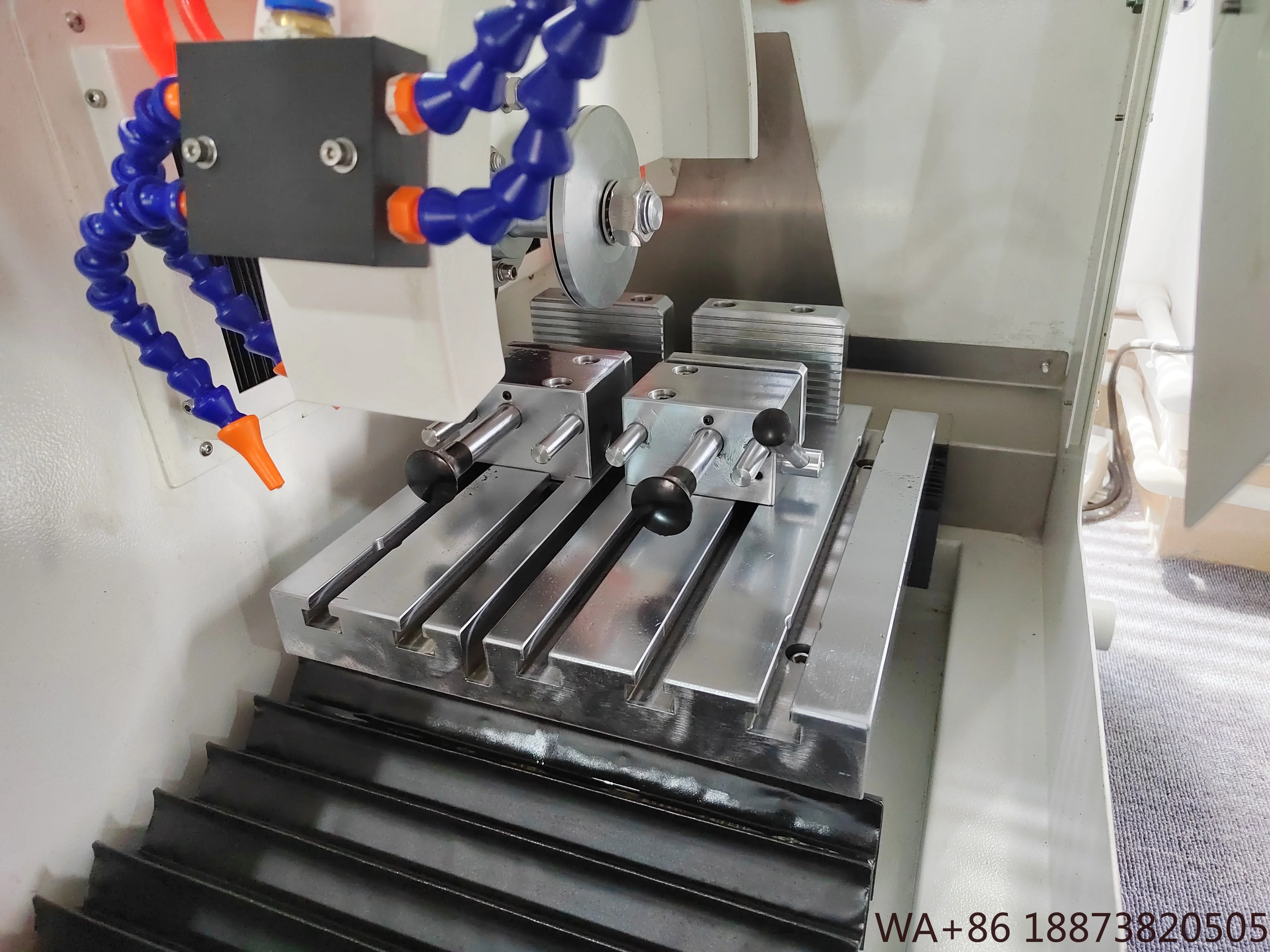 آلات القطع تصميم مخصص آلة القطع الأوتوماتيكية اليدوية مع نظام التبريد معالجة المعادن الفعالة #4