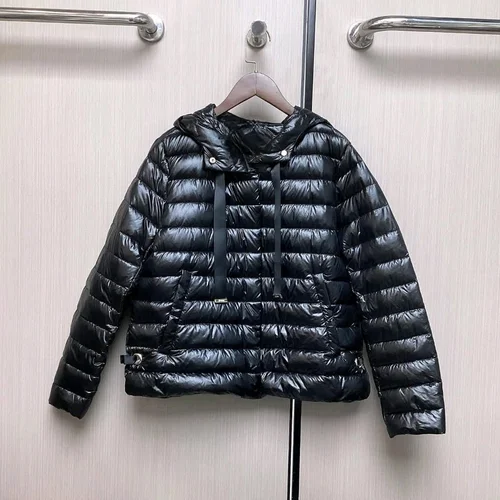 أسفل المعاطف