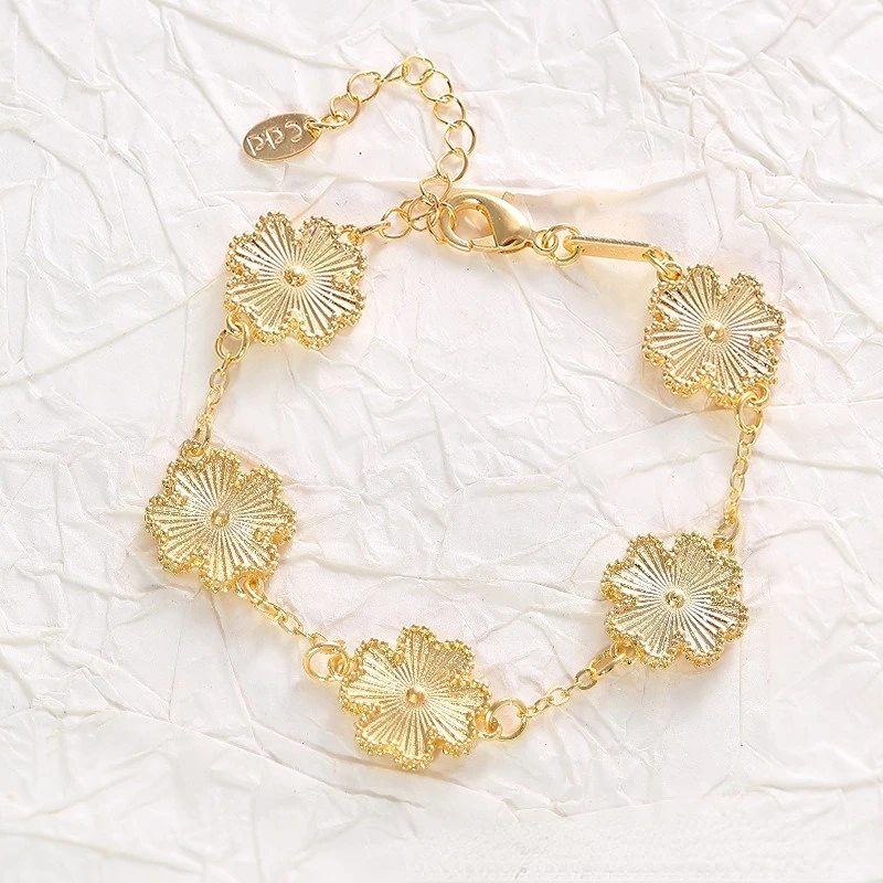 

Not-Fading Gold Plated Lucky Flower Bracelet Ladies Adjustable Sparkling Chain For Women Fashion Party Jewelry Gift Clover