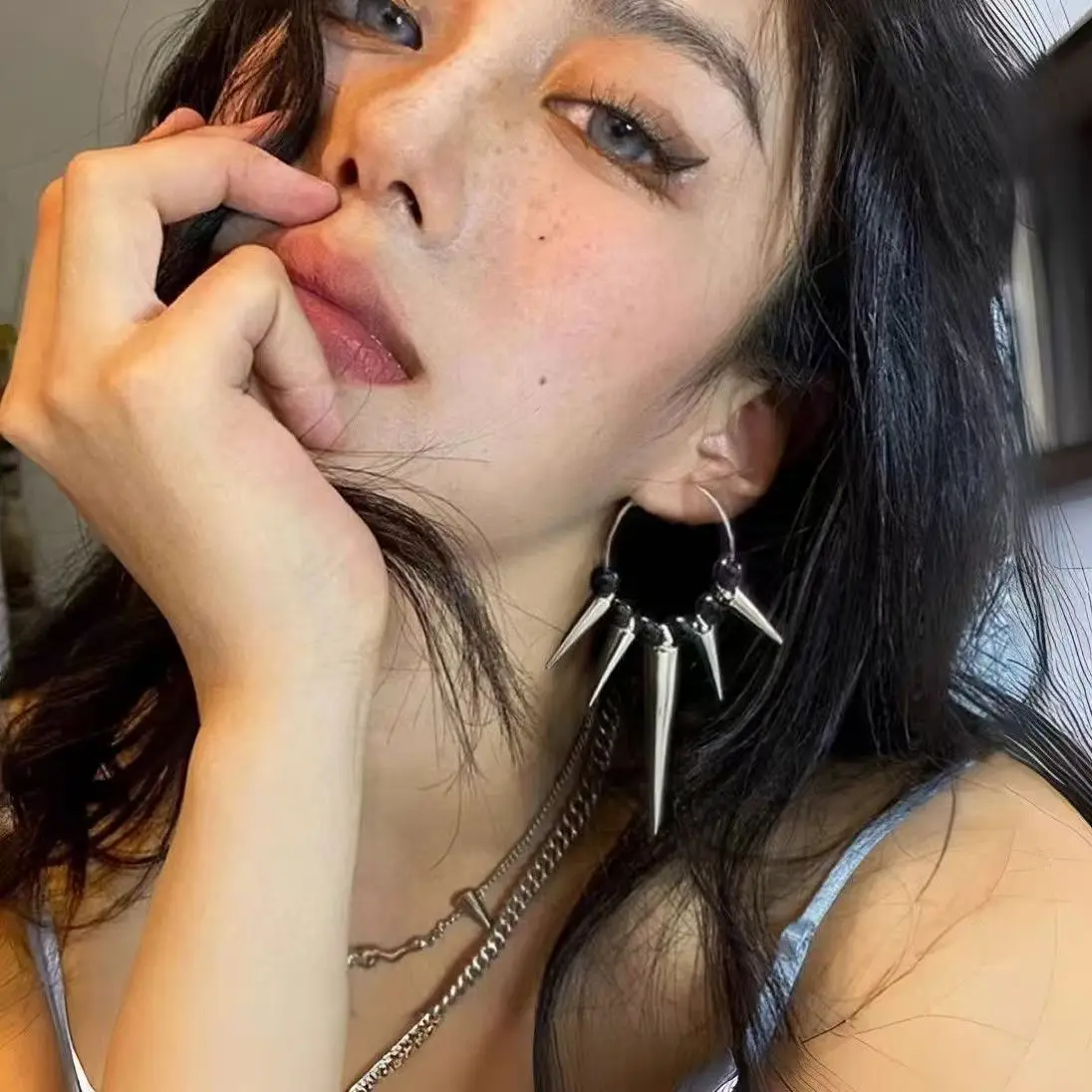 Hip Hop Punk Personality Dark Trend Thorn Rivets Exaggerated Hoop Earrings Women Creative Party Dark Style Jewelry Accessories