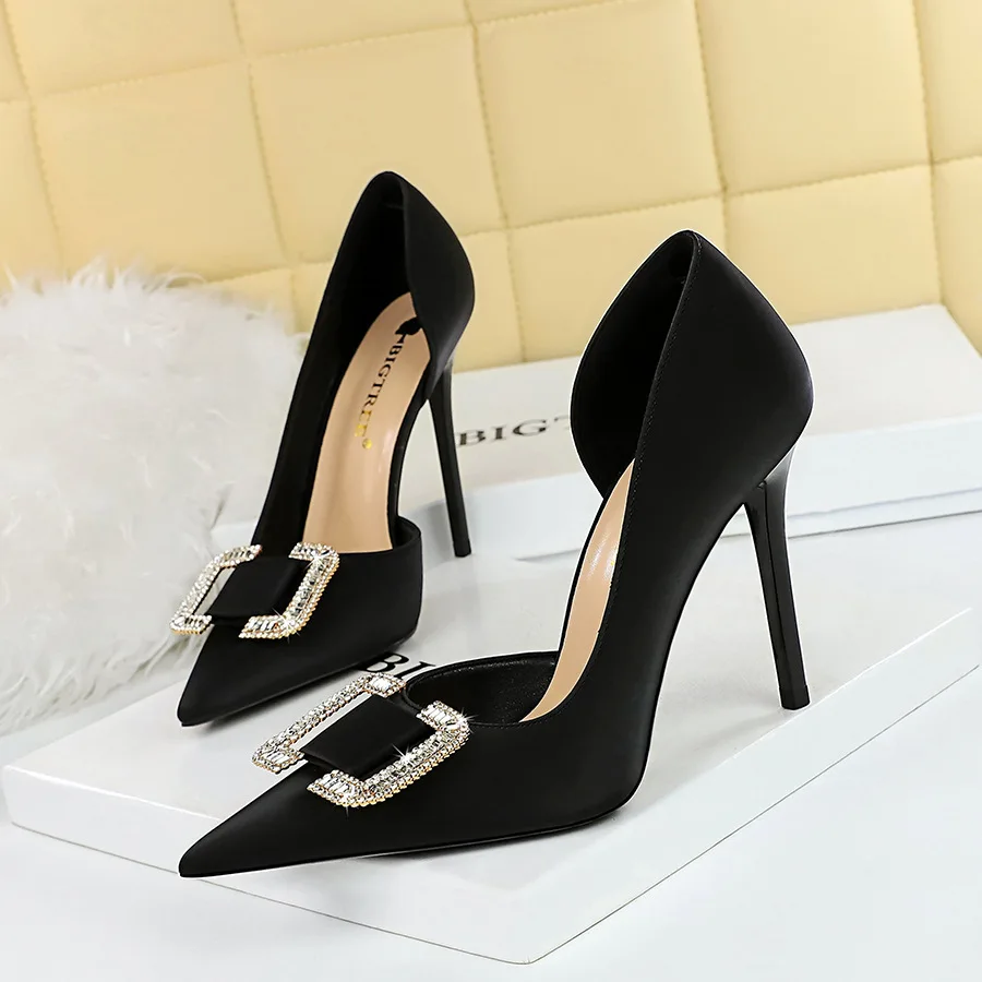 

Style Sexy Nightclub Slim Side Hollow Women's Super High Heel Rhinestone Button Ladies Single Shoes Wedding Pumps