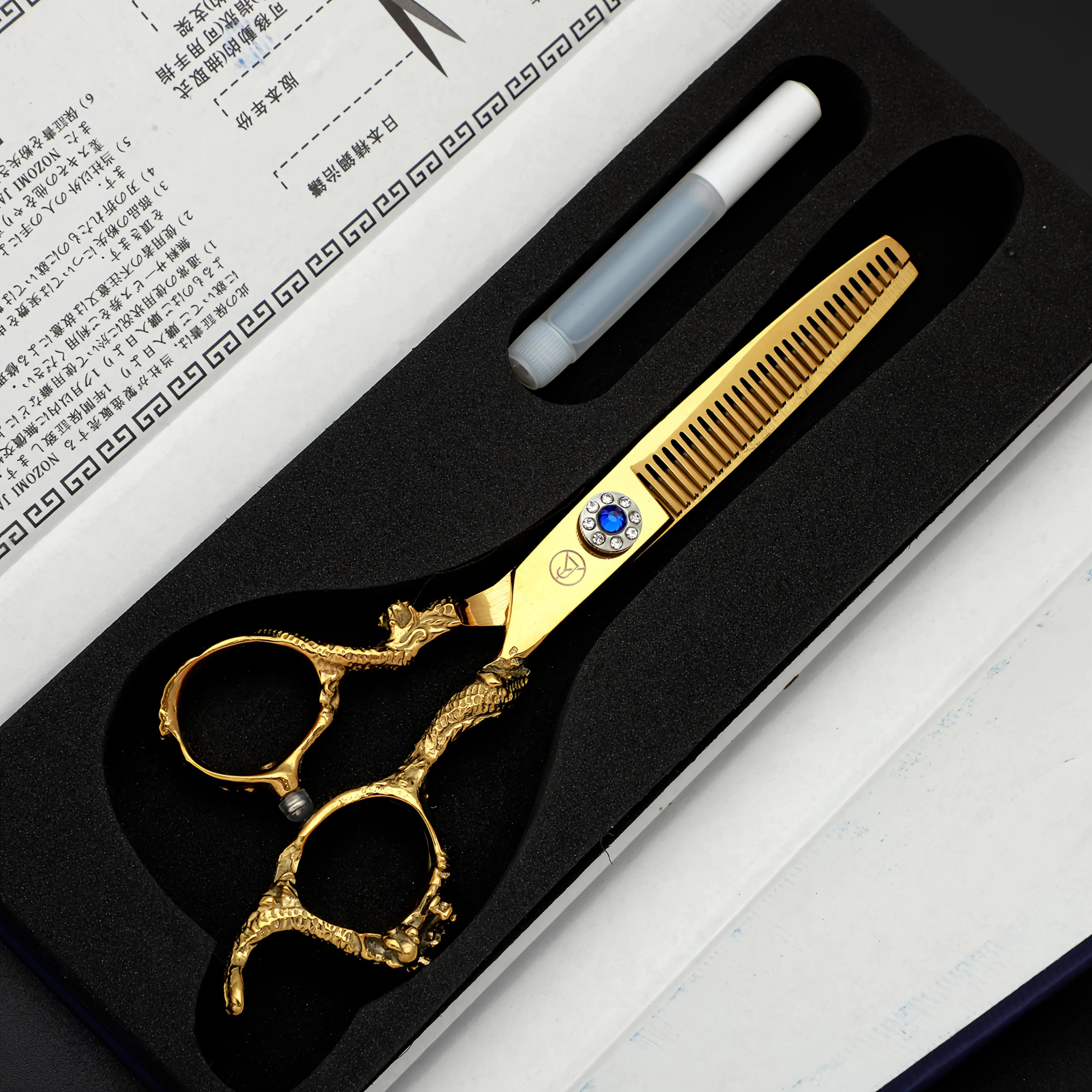 

Black dragon-handle hair scissors, manufacturing process ensures durability and sharpness, can stay sharp for a long time