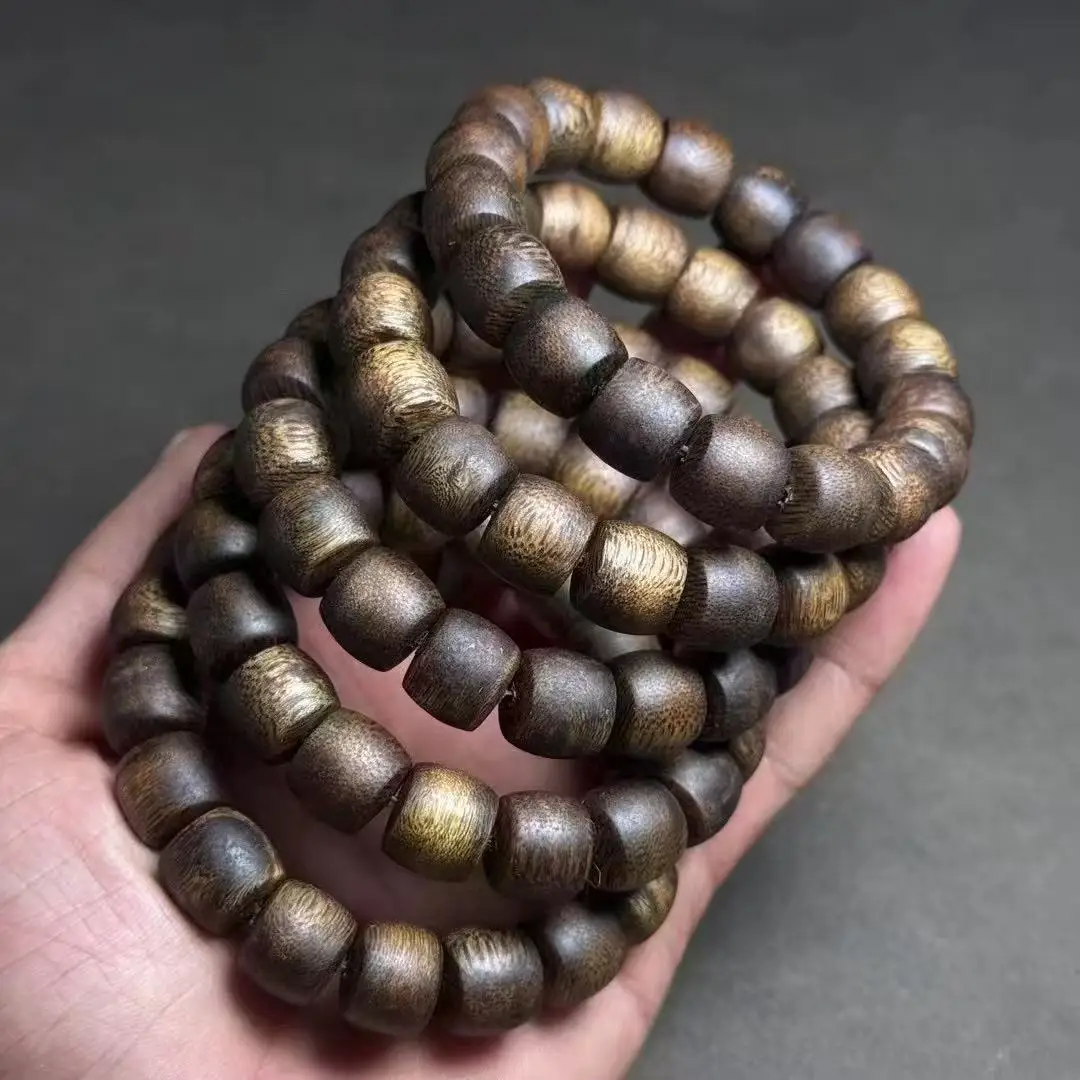 

Natural Huang Qinan agarwood bracelet for men and women, with a strong aroma, selected old materials, full of grease,