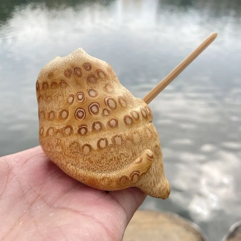 Purely handmade ten-year-old material carving, bamboo root carving, lucky cat, Wenwan hand piece