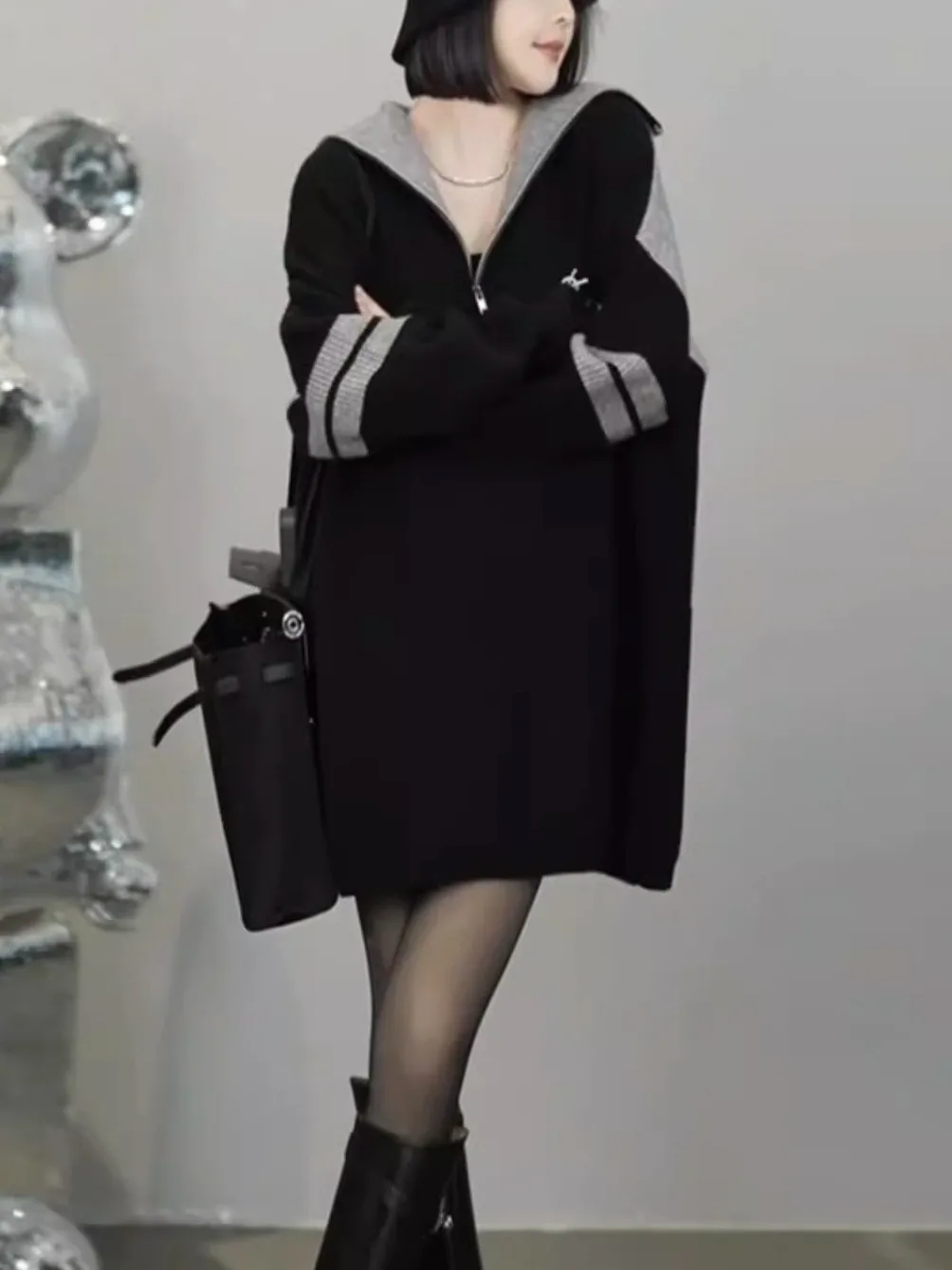 

Вязаное платье-свитер больших размеров для полных женщин: осенне-зимнее, свободного кроя, миди, в стиле колор-блок, комфортное, повседневное