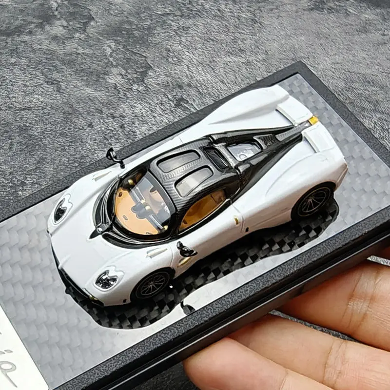 

Модель автомобиля Pagani Utopia из литого сплава, масштаб 1:64, статическая, имитационная, коллекционная, подарок для мальчиков на праздник, игрушка, украшение.
