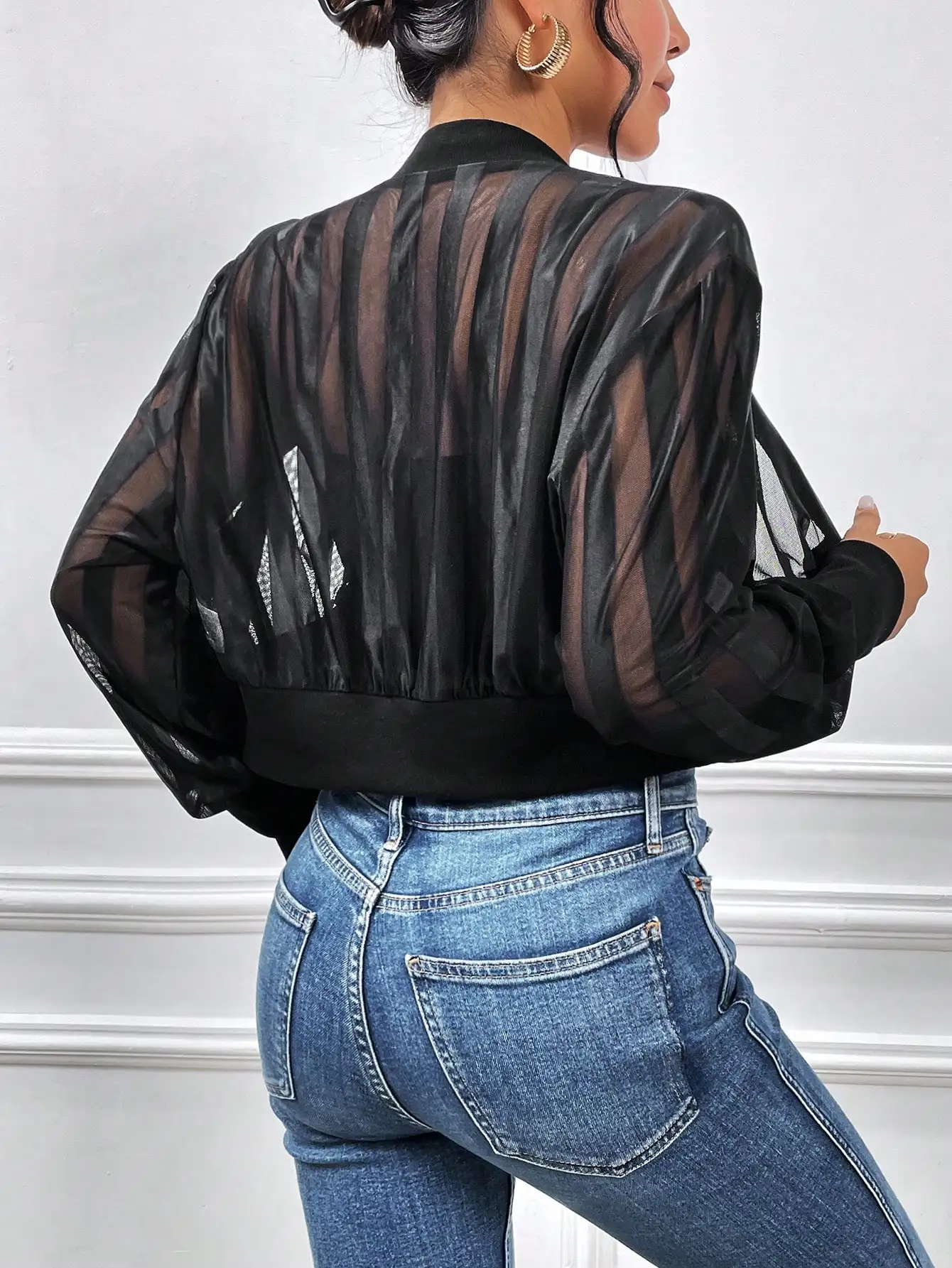 Veste zippée à manches lanternes en maille contrastée noire pour l'automne/hiver, superposition transparente avec détails froncés