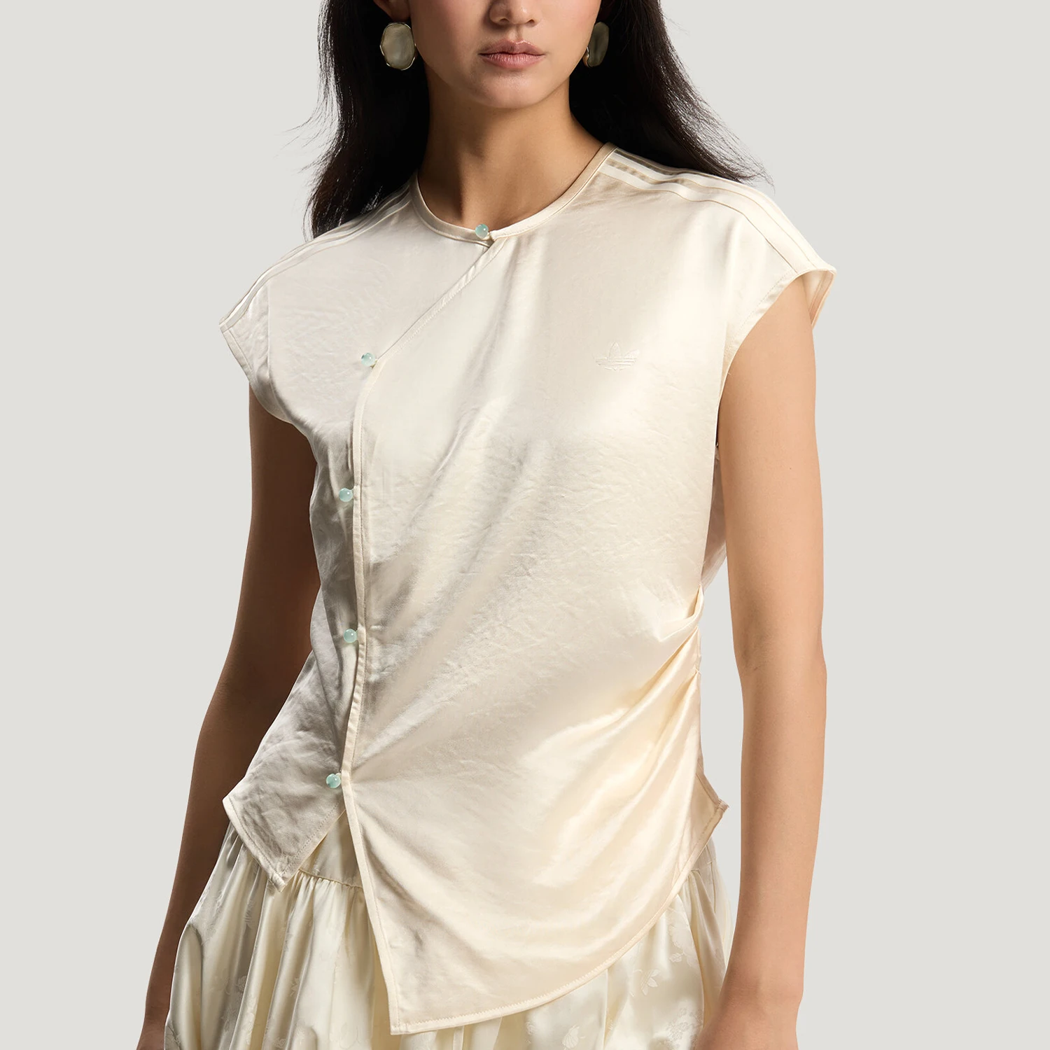 adidas-genuine-clover-–-t-shirt-a-manches-courtes-en-satin-chinois-pour-femme-ky5745