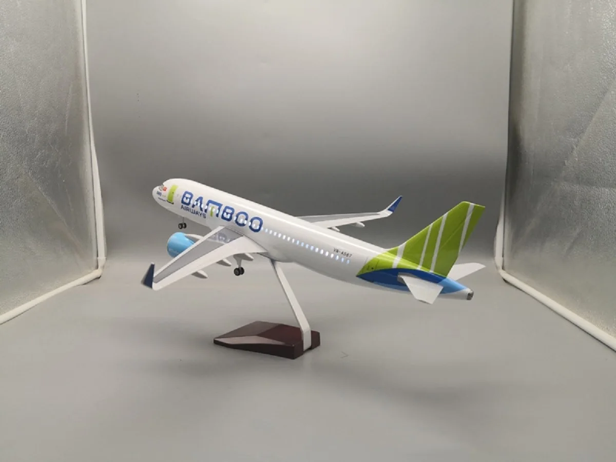 Aereo A320 Bamboo Airlines Scala 1:80 47 cm Airbus 320 Modello di aereo in resina W Luci e carrello di atterraggio Aereo souvenir Giocattolo Raccogliere