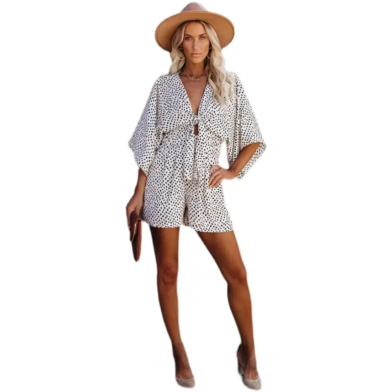 

Летний комбинезон с глубоким V-образным вырезом, сексуальный, с принтом в горошек, с поясом, с вырезами, рукава 3/4, укороченные шорты, уличный стиль, средняя талия, из смесового хлопка