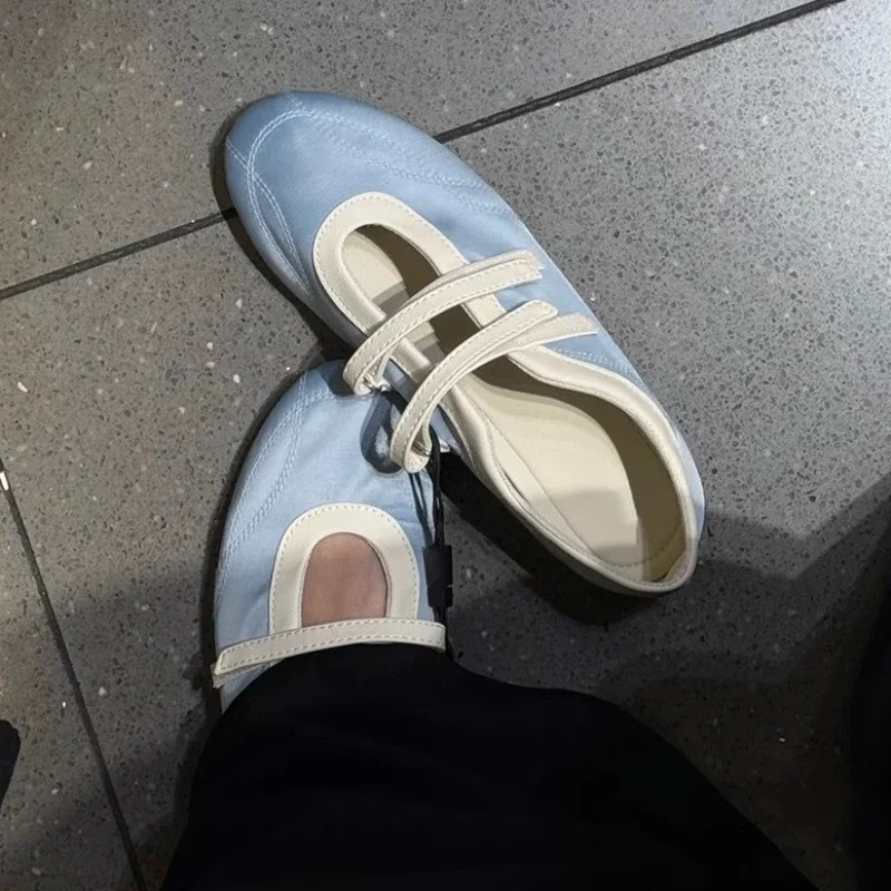 أحذية رياضية نسائية مسطحة للجري أحذية رياضية مصممة للربيع أحذية كاجوال 2025 موضة جديدة للمشي مريحة أحذية نسائية #2