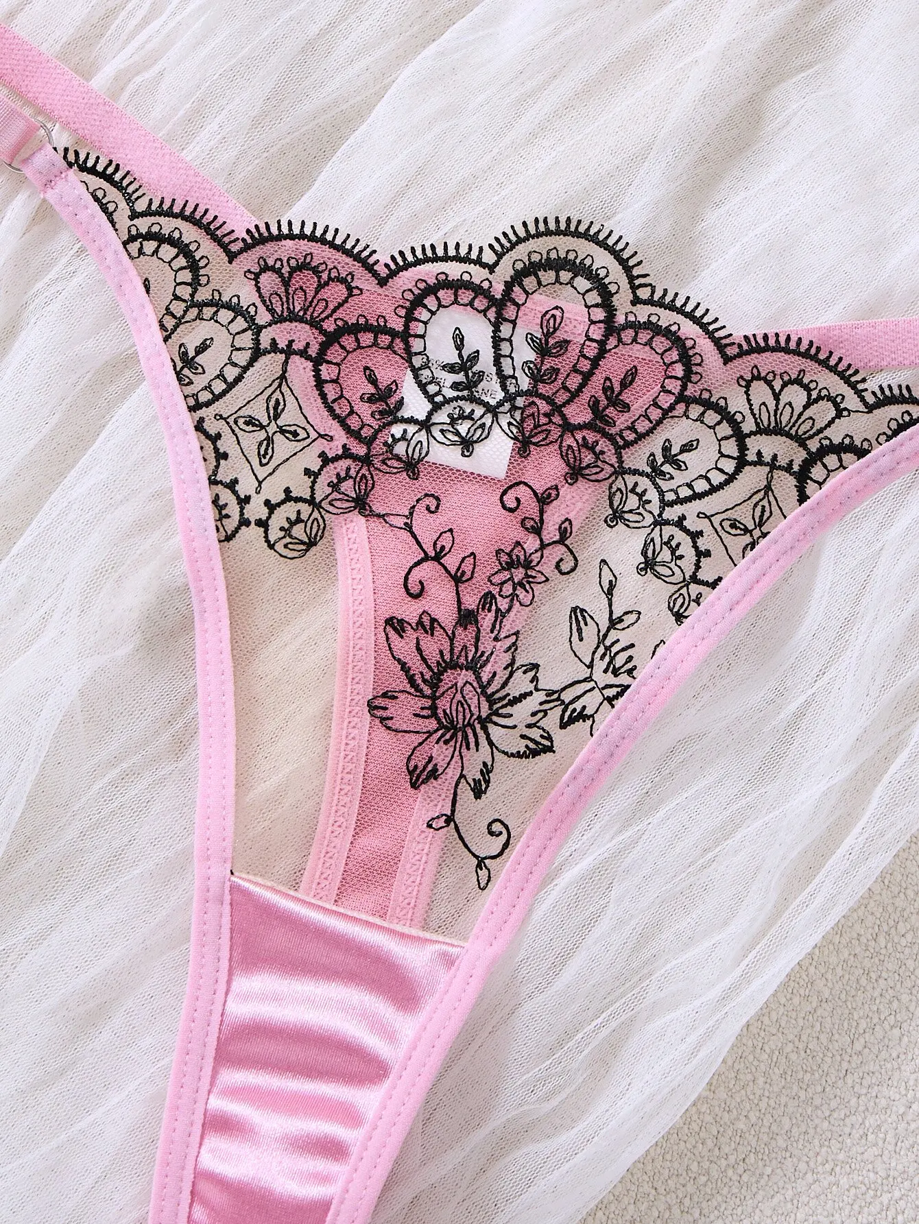 Ensemble de lingerie contrasta - Sheer Mesh Bra avis et prix