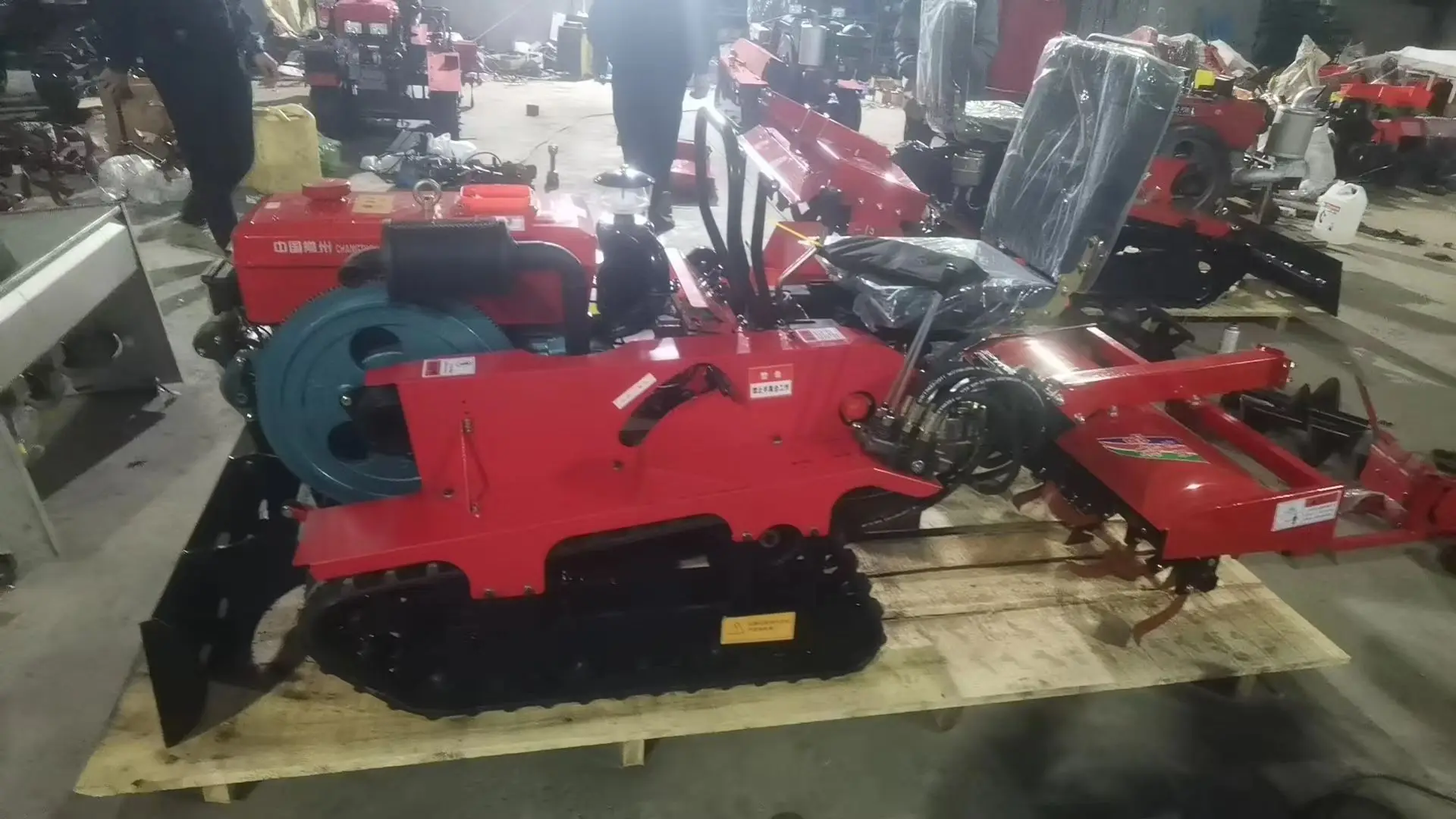 Crawler-type Mini Tiller Multi-functional Farm Machine Rotary Tiller Ditching Backfilling Weeding Ridging Bulldozing Orchard view 5