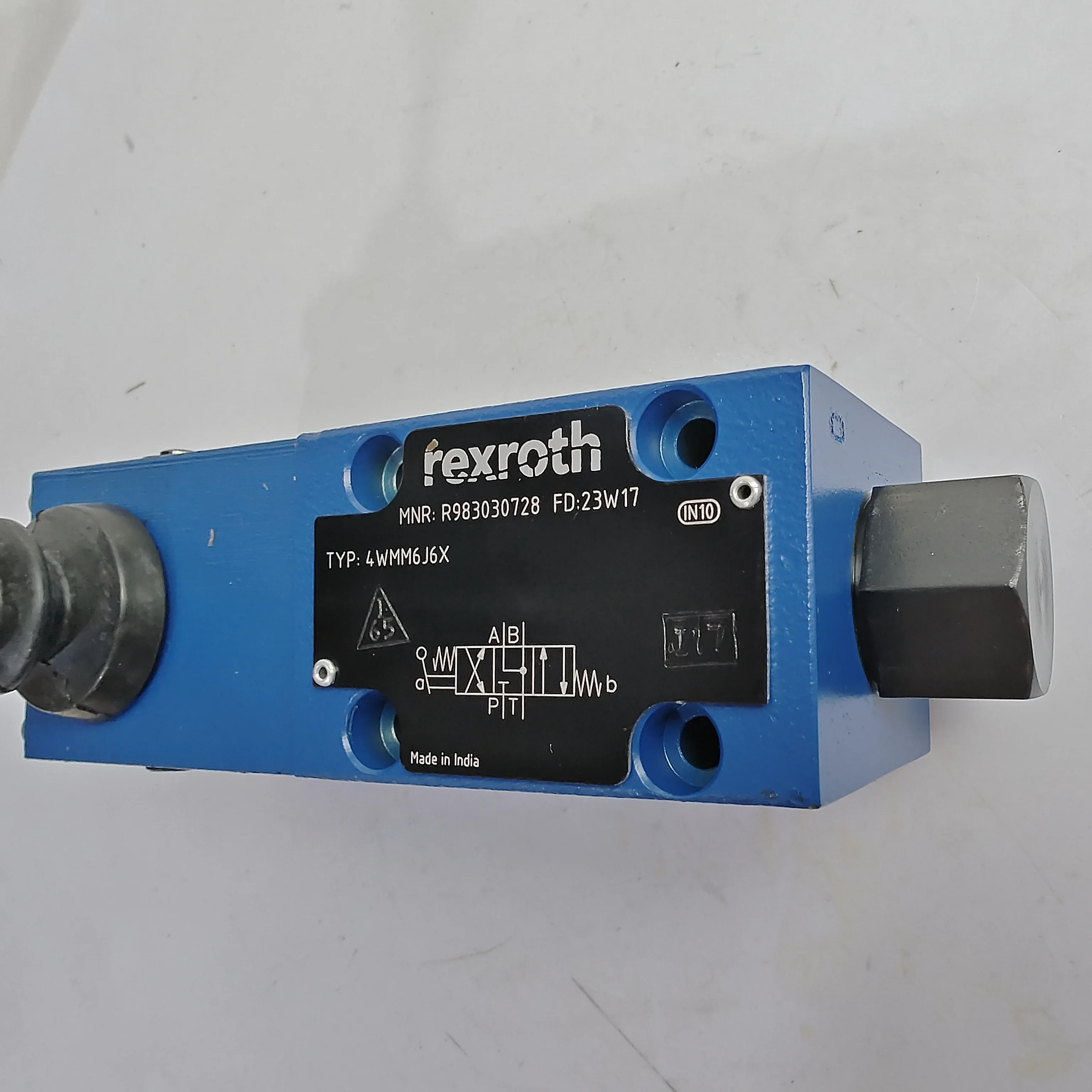 rex roth DIRECTIONAL SPOOL VALVE R983030728  4WMM6J6X