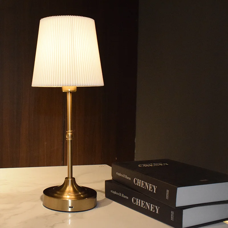 Mesita de noche, comedor, Control de Sensor táctil, brillo de 3 niveles, luz LED de mesa de Metal inalámbrica, lámpara de escritorio con pantalla de tela portátil