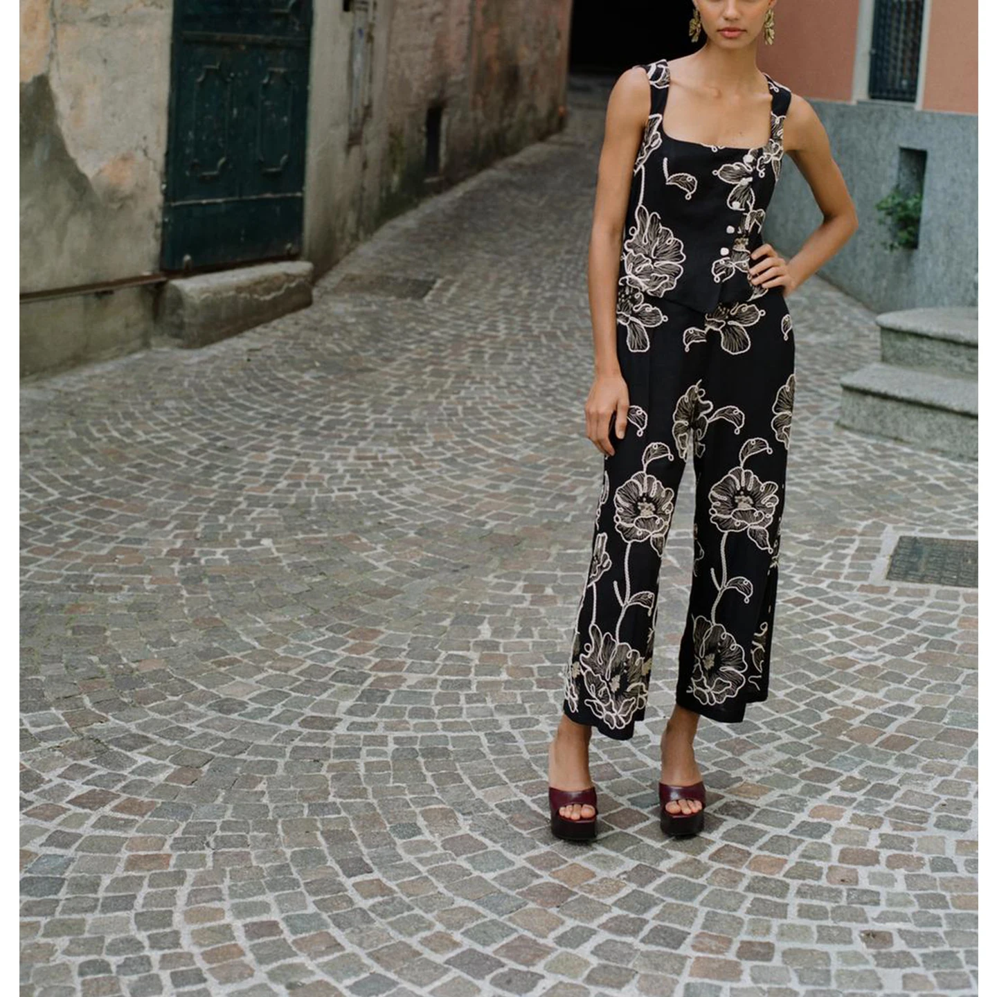 

Новые летние женские повседневные цельные брюки с квадратным воротником и лоскутной цветочной вышивкой, длинные брюки с высокой талией