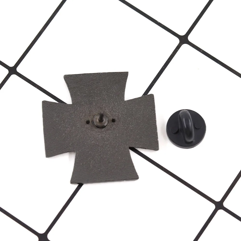 Anime Girls und Panzer Emaille-Pins Kuromorimine & BC Freedom Academy Schulemblem Abzeichen Metallbrosche Cosplay Schmuck Geschenk für F – Detail 12