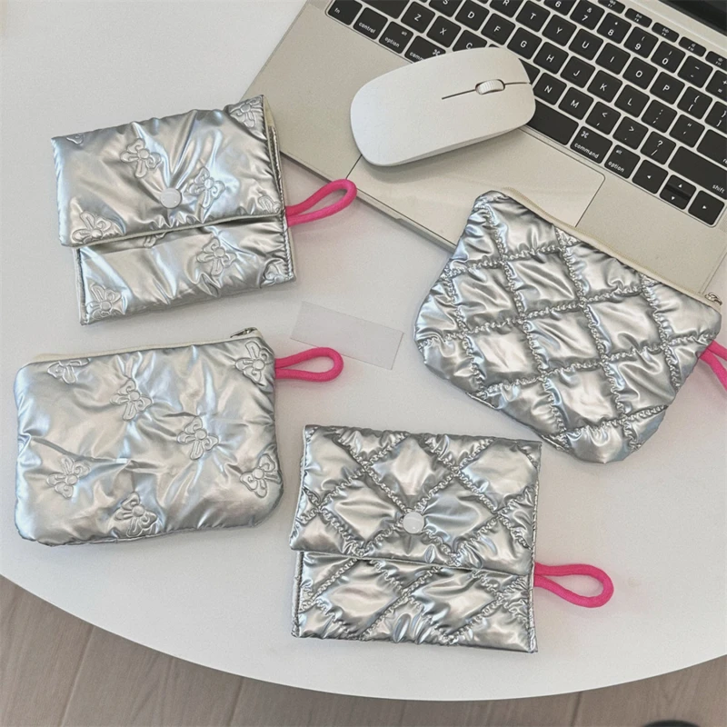 Ins Silver Love Clutch Bag Cute Coin Bag Coin Purse Coin Pouch Mini Makeup Bags Key Lipstick Earphone Data Cable Storage Bag