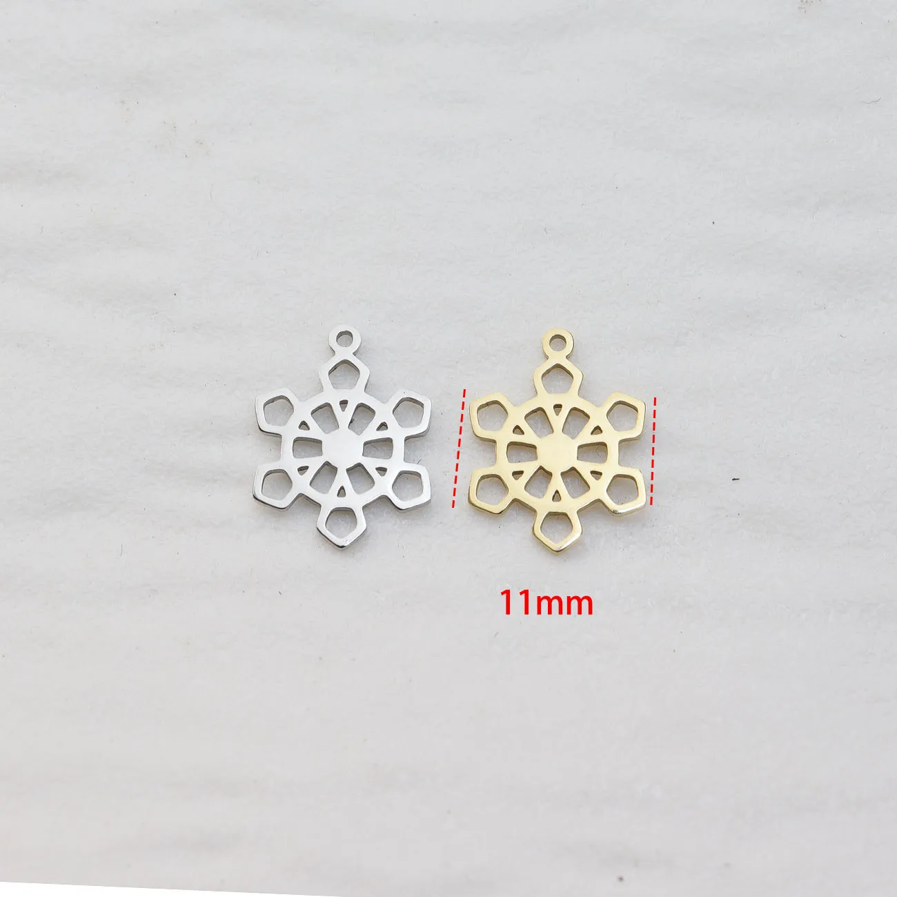 304L 10pcs Stainless Steel Christmas Flower Fashion Jewelry Accessory Charms Bracelet DIY Handcraft PVD Vacuum Plate Waterproof
