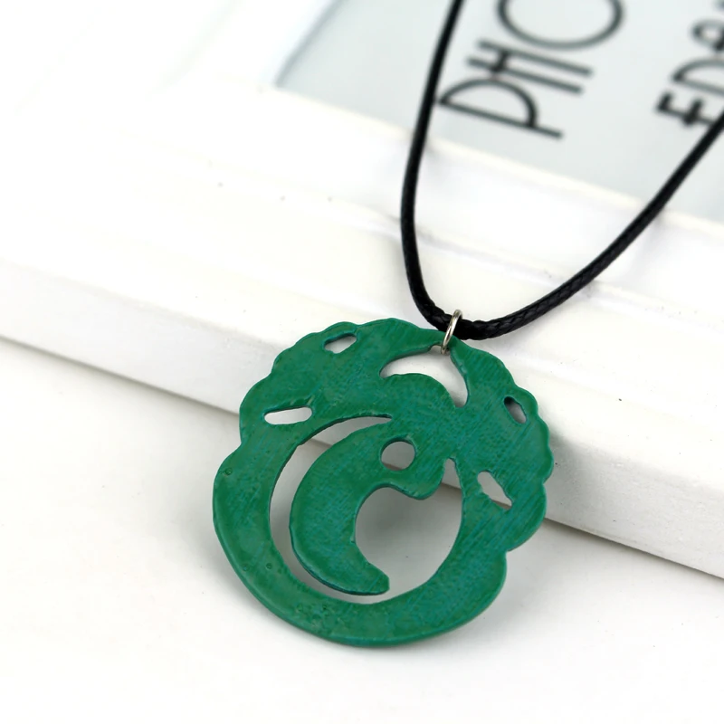Tomb Raider Lara Croft Green Pendant Necklace - Retro Hollowed Cosplay Jewelry Creative Game-Themed Accessory for Fans Gift ﻿ view 5