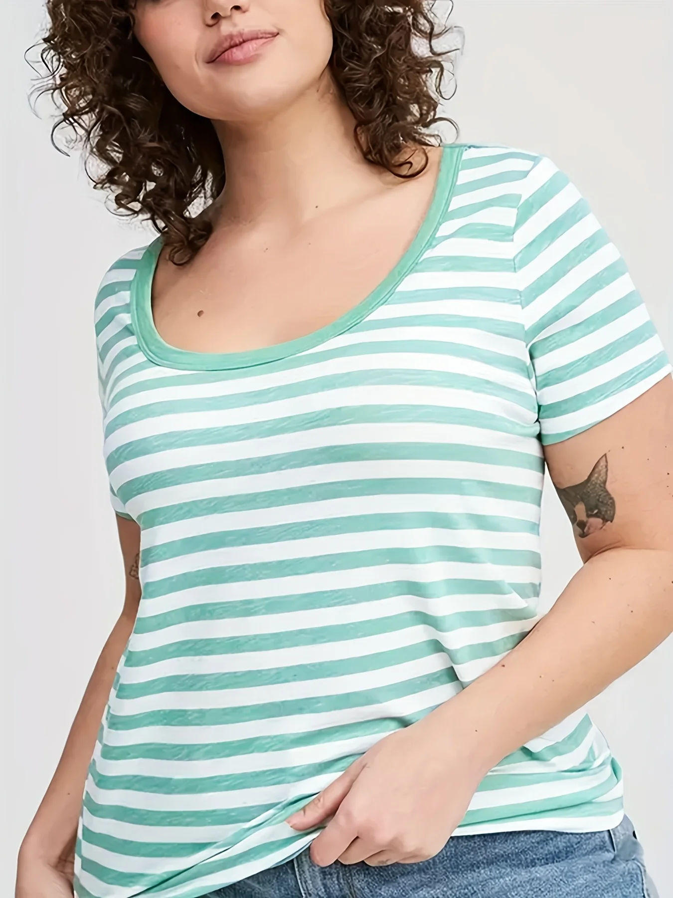 

Женская футболка в зеленую полоску больших размеров с круглым вырезом и коротким рукавом, базовый топ, бесплатная доставка