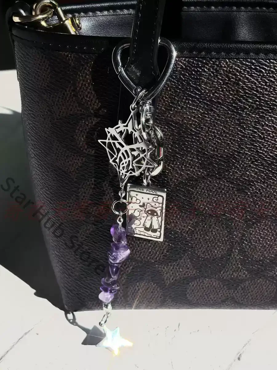 Lord of Mysteries Klein Moretti Amon Anhänger Schlüsselanhänger Hängende Tropfenkette Rucksack-Ornament Cosplay Kollegen-Geschenke Anime