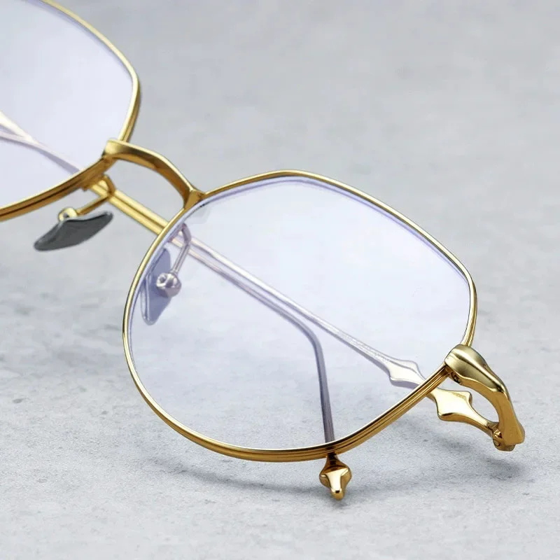 نظارات طبية نسائية من KIZN مضادة للضوء الأزرق نظارات فوتوكروميك بإطار من التيتانيوم النقي مع وصفة