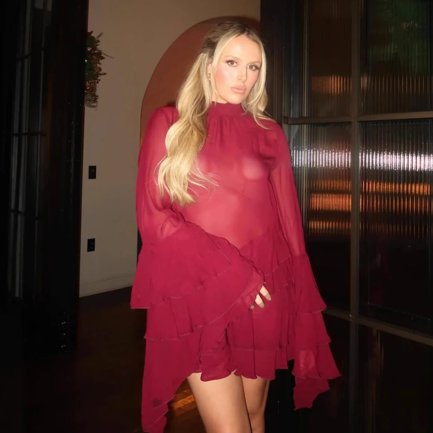 ชุดเดรสแฟชั่นฤดูหนาวปี 2025 แบบเซ็กซี่ คอสูง แขนยาวทรงบาน แต่งระบาย ชุดราตรีสั้นสำหรับงานแต่งงาน งานเลี้ยง