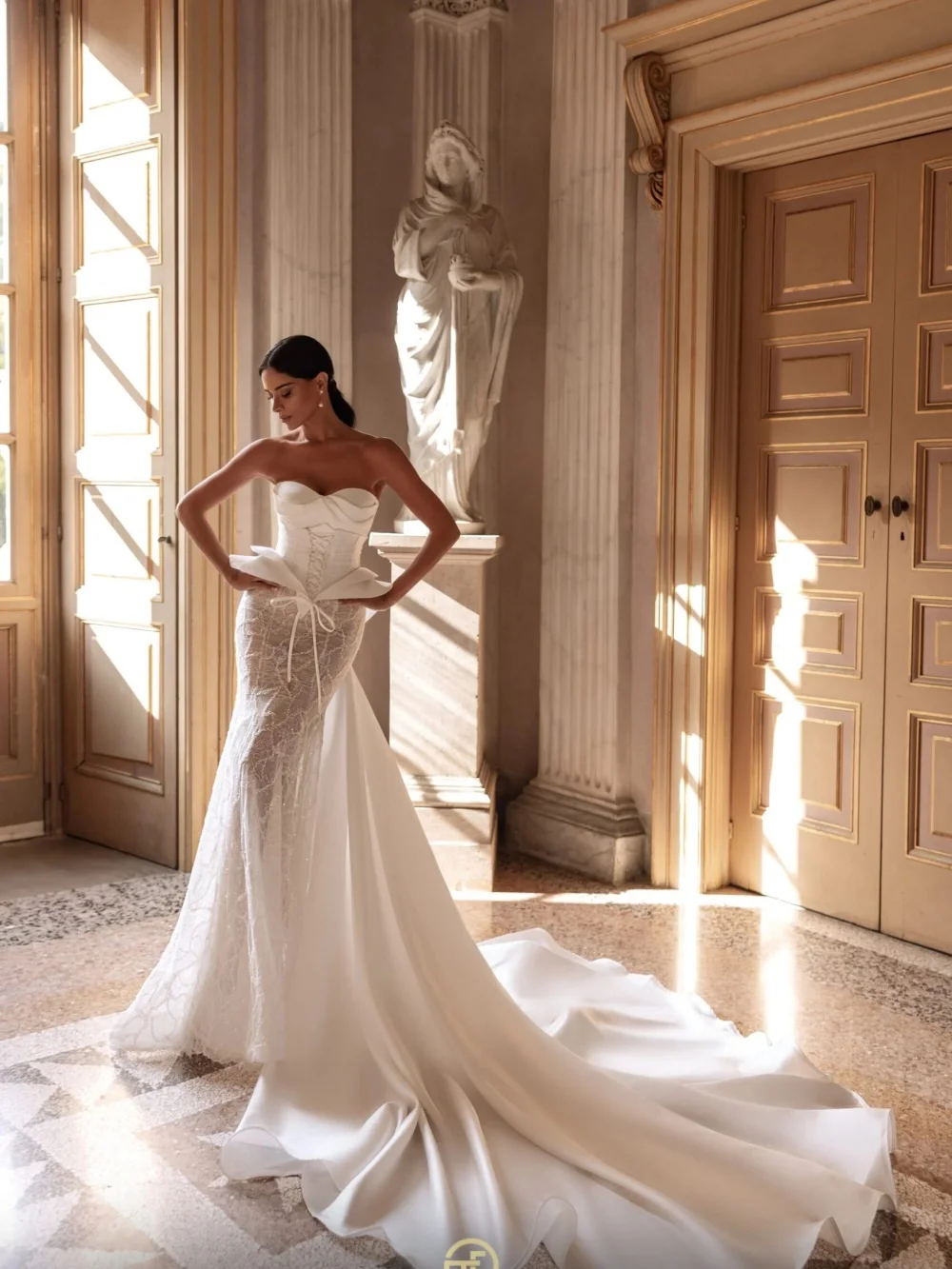 Romantic Bowknot Wedding Dress Elegant Strapless Bridal Gown Charming Sleeveless Applique Floor-Length Customized