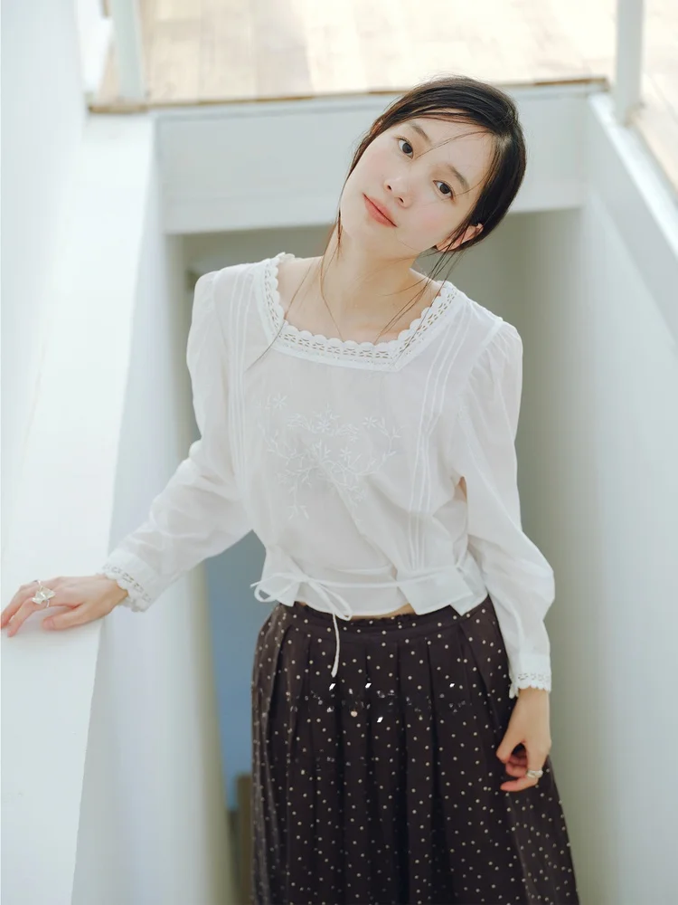 

Ele Cotton Embroidered irt with Lace Trim Light as Air Women's Faion Spring Autumn Square Collar Sve Design