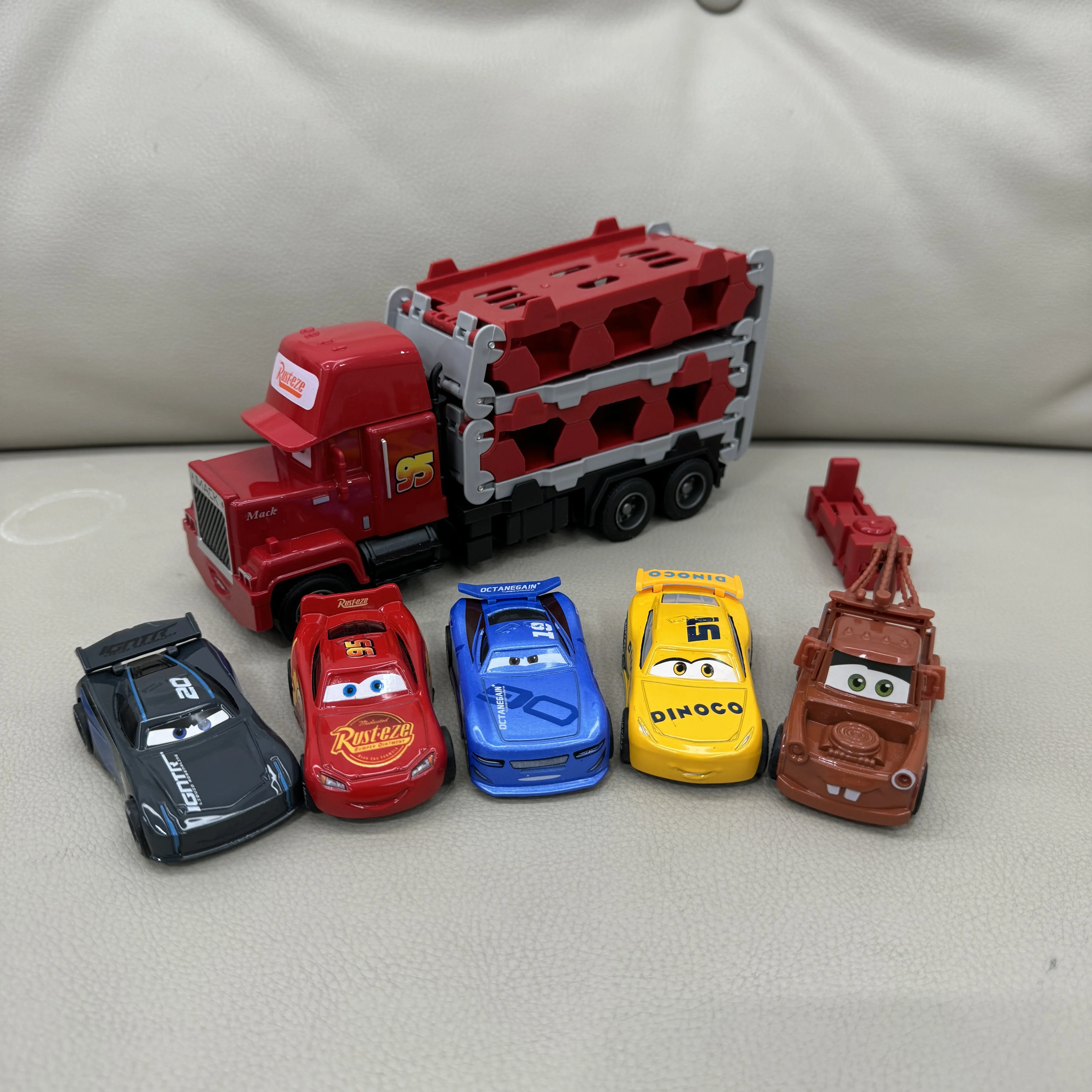 

Модель автомобиля из аниме «Молния Макквейн» из сплава, со звуком и светом, грузовик-миксер, подарок для мальчика, настольное украшение, коллекционная игрушка