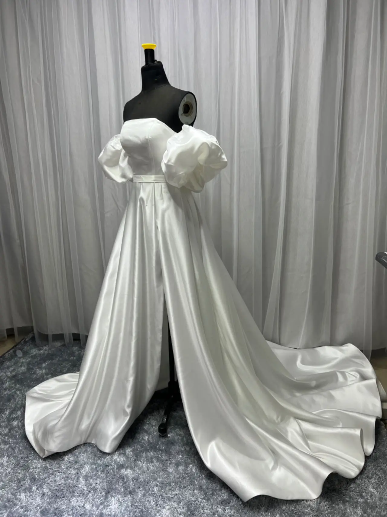 Customized Removable Puff Sleeve Satin Wedding Dress High Slit Side A-line Simple Plus Size Bridal Dress with Court Train 2022