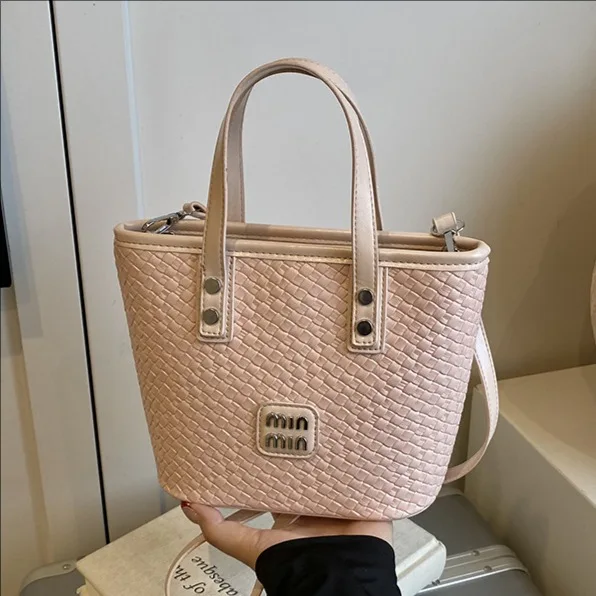 

2025 Spring/Summer New Women's Bucket Bag - Large-Capacity, Fashionable, Simple High-End, Versatile Shoulder/Crossbody