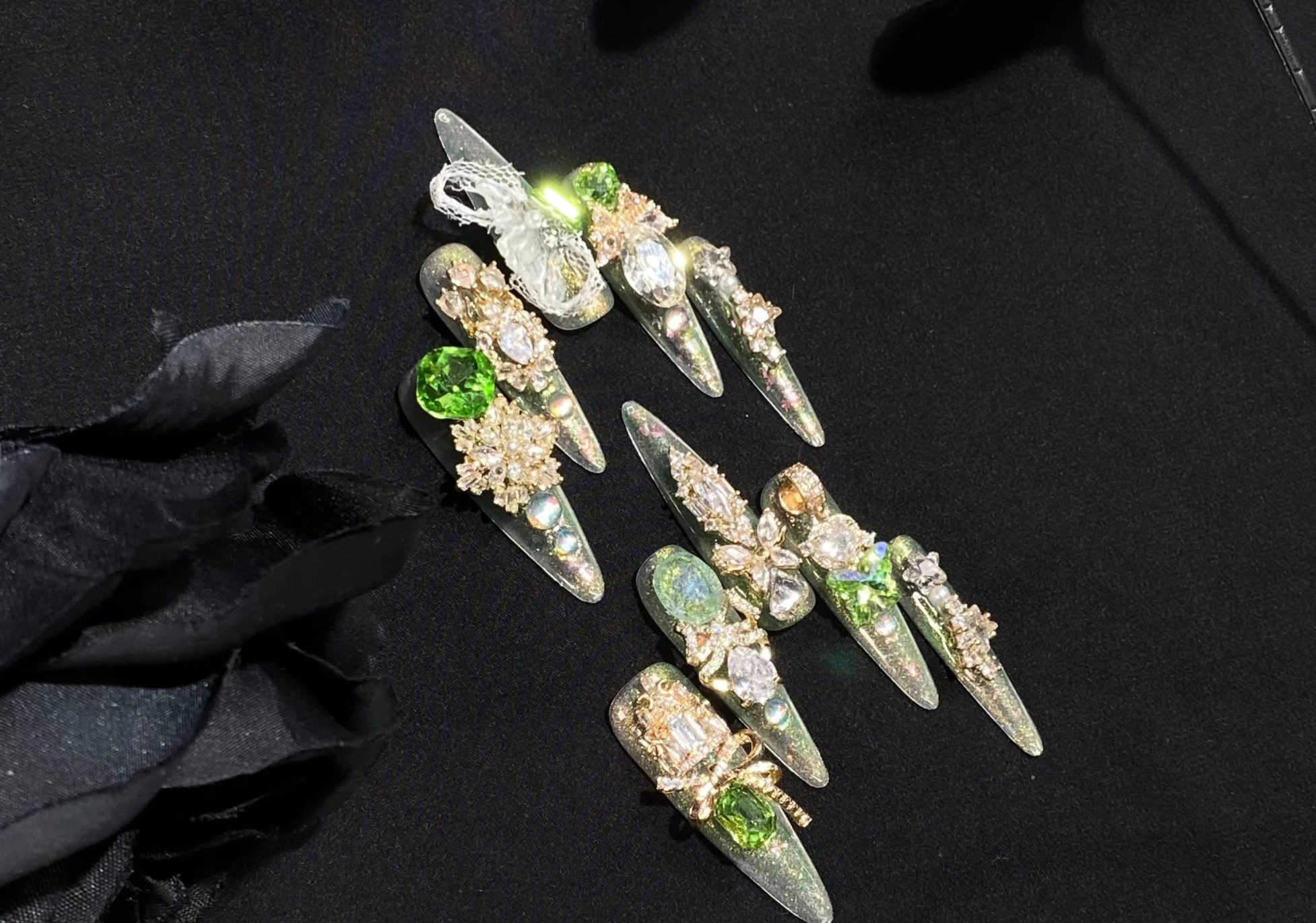 

Hand-worn Manicure Green Gold Butterfly Lace Flash White Winter New Year Nail Piece Custom Products