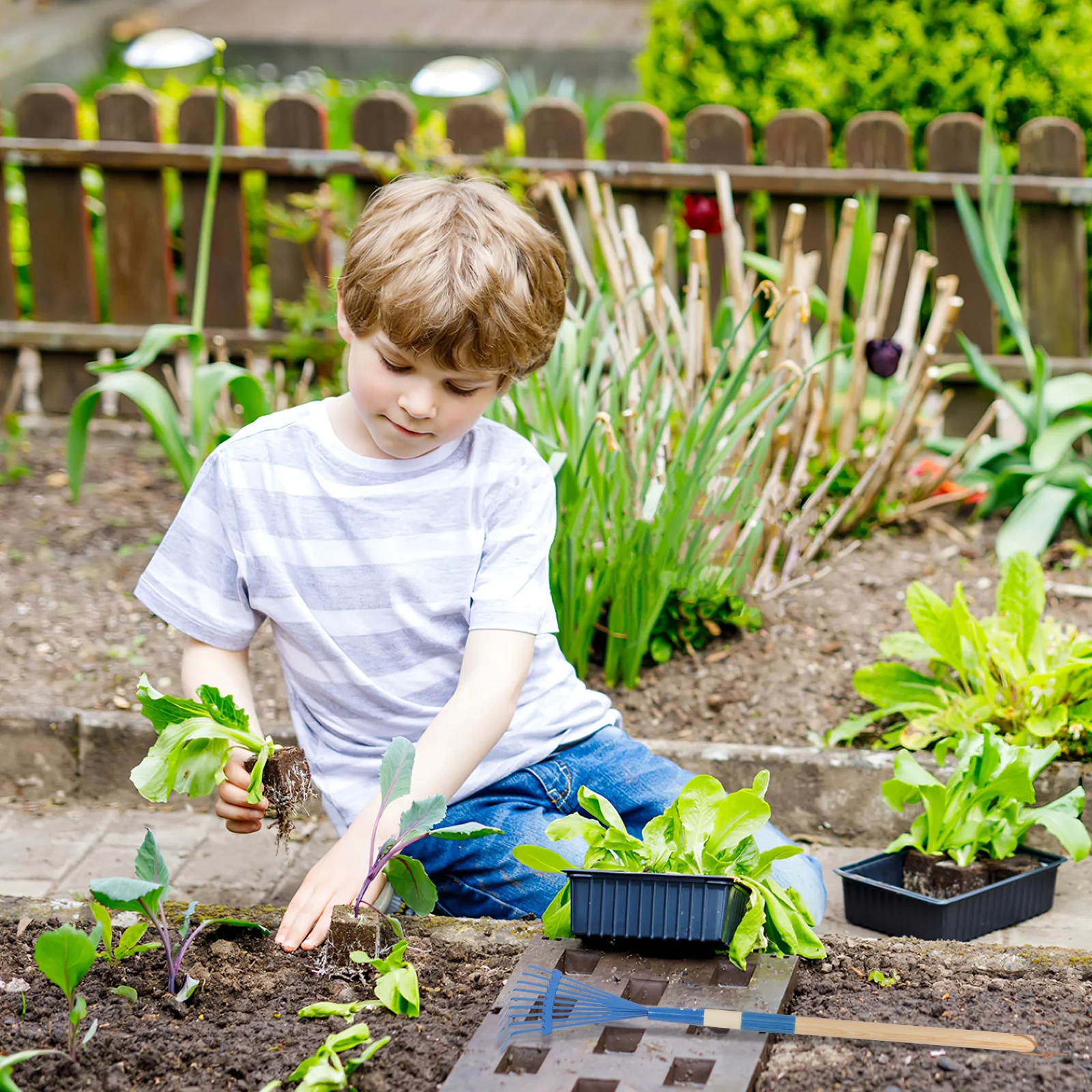 Rastrillo de Jardín Ligero y Desmontable para Niños, Mango de Madera, Construcción de Hierro, Fácil de Transportar, Herramienta de Jardín de Tamaño Infantil para Triturado y Hojas, Azul