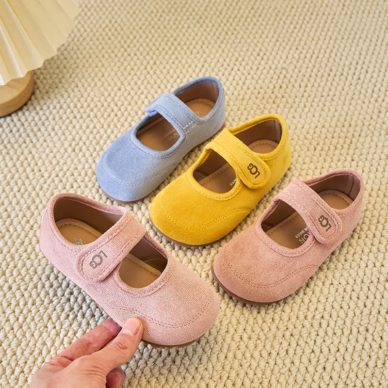 

Трендовые простые детские кожаные туфли для девочек, однотонные туфли принцессы, весна-осень 2024, новые детские прогулочные туфли на плоской подошве с мягкой подошвой