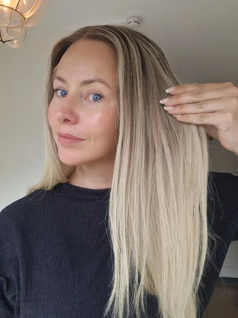 باروكات عالية الكثافة 13x4 أومبير أشقر فاتح باروكة أمامية من الدانتيل شعر مستعار طبيعي منزوع مسبقًا شعر مستعار اصطناعي مستقيم مقاوم للحرارة 26"