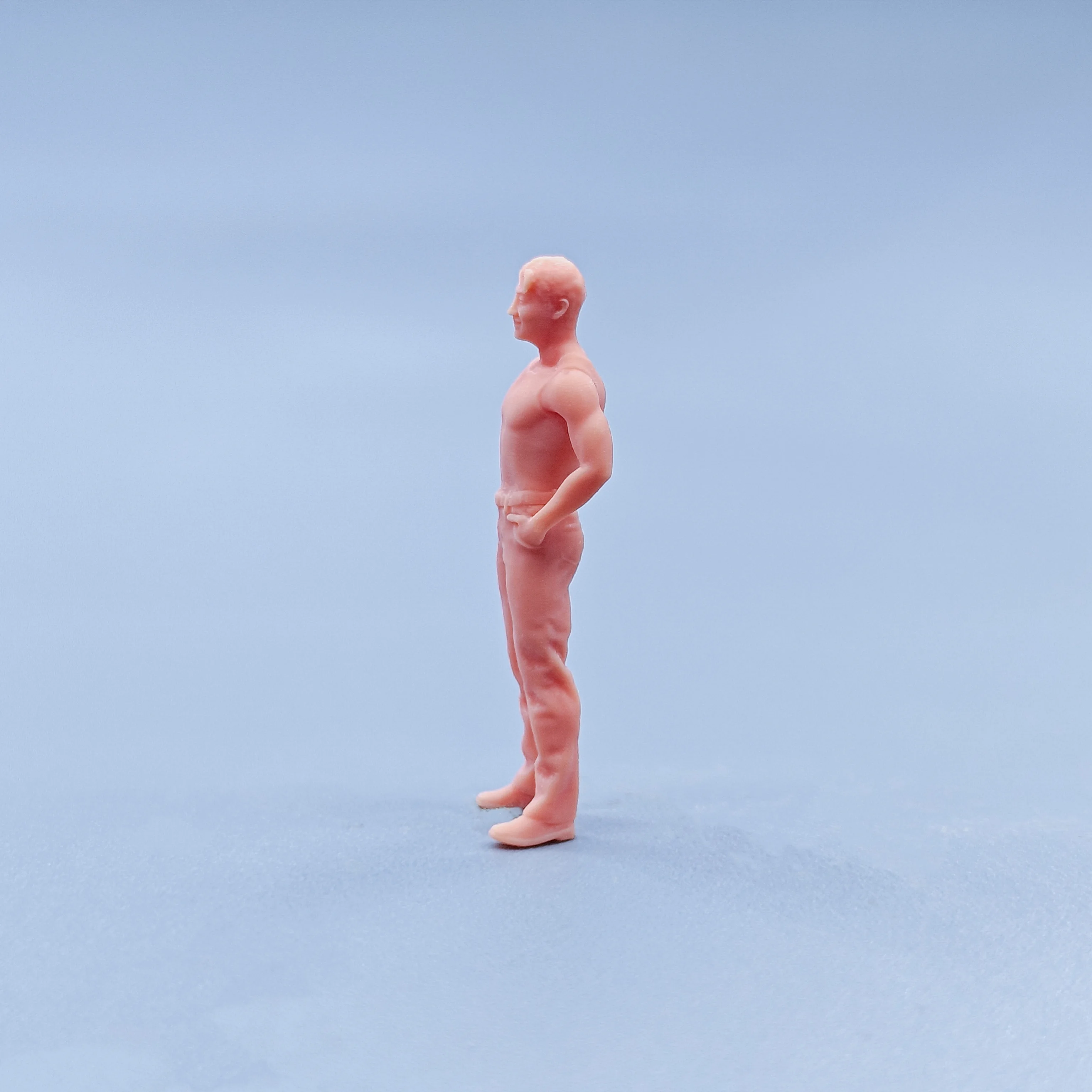 1/64 Figurines Scale Model Resin Smiling Man with Hands in Pockets Uncolored Miniatures Diorama Hand-painted D730