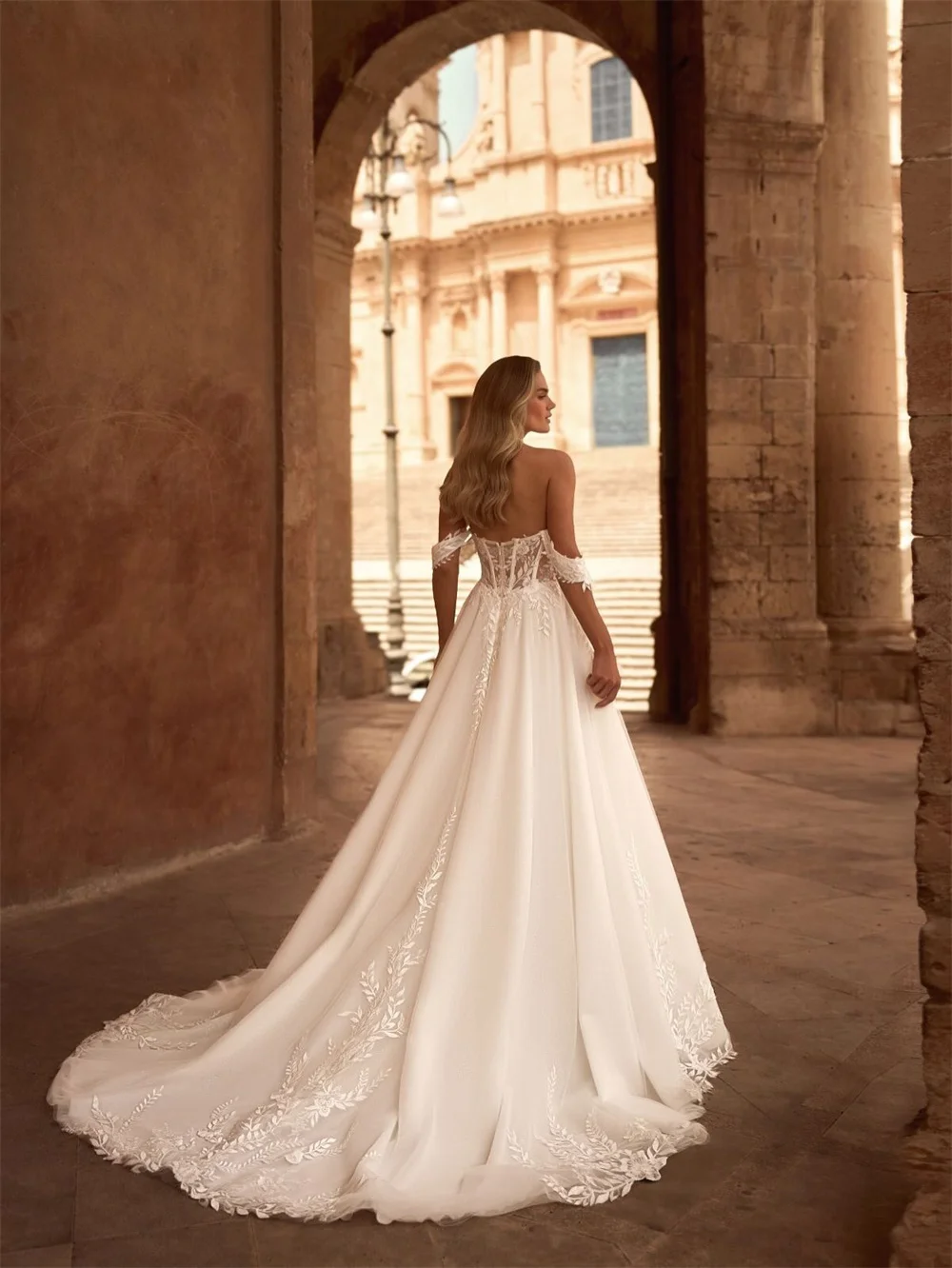 Gaun Pengantin Putih Off-Shoulder Tanpa Lengan dengan Belahan Tinggi di Samping, Model A-Line, Ritsleting Belakang, Elegan, Desain Khusus Tokyo